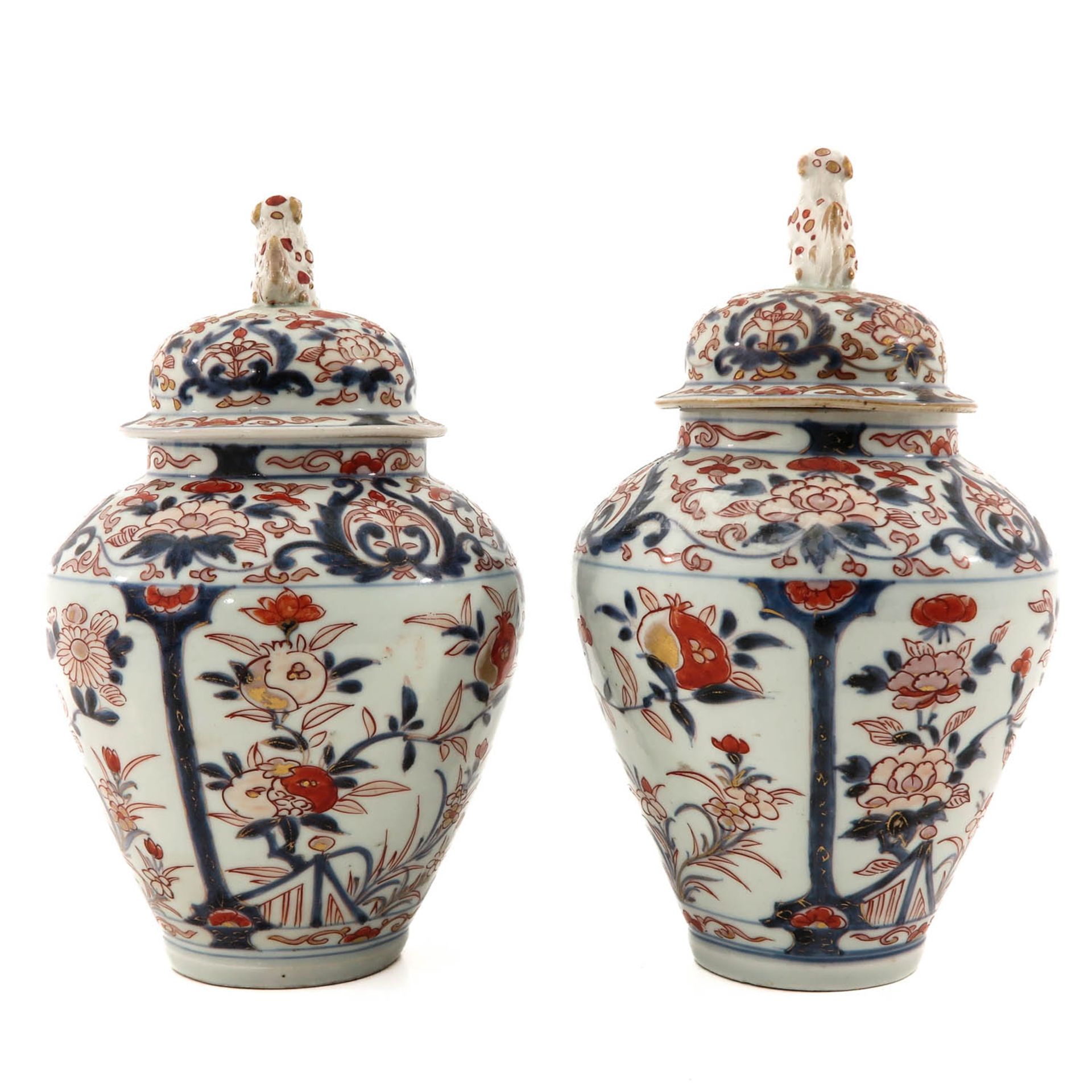 A Pair of Arita Jars with Covers - Image 2 of 9
