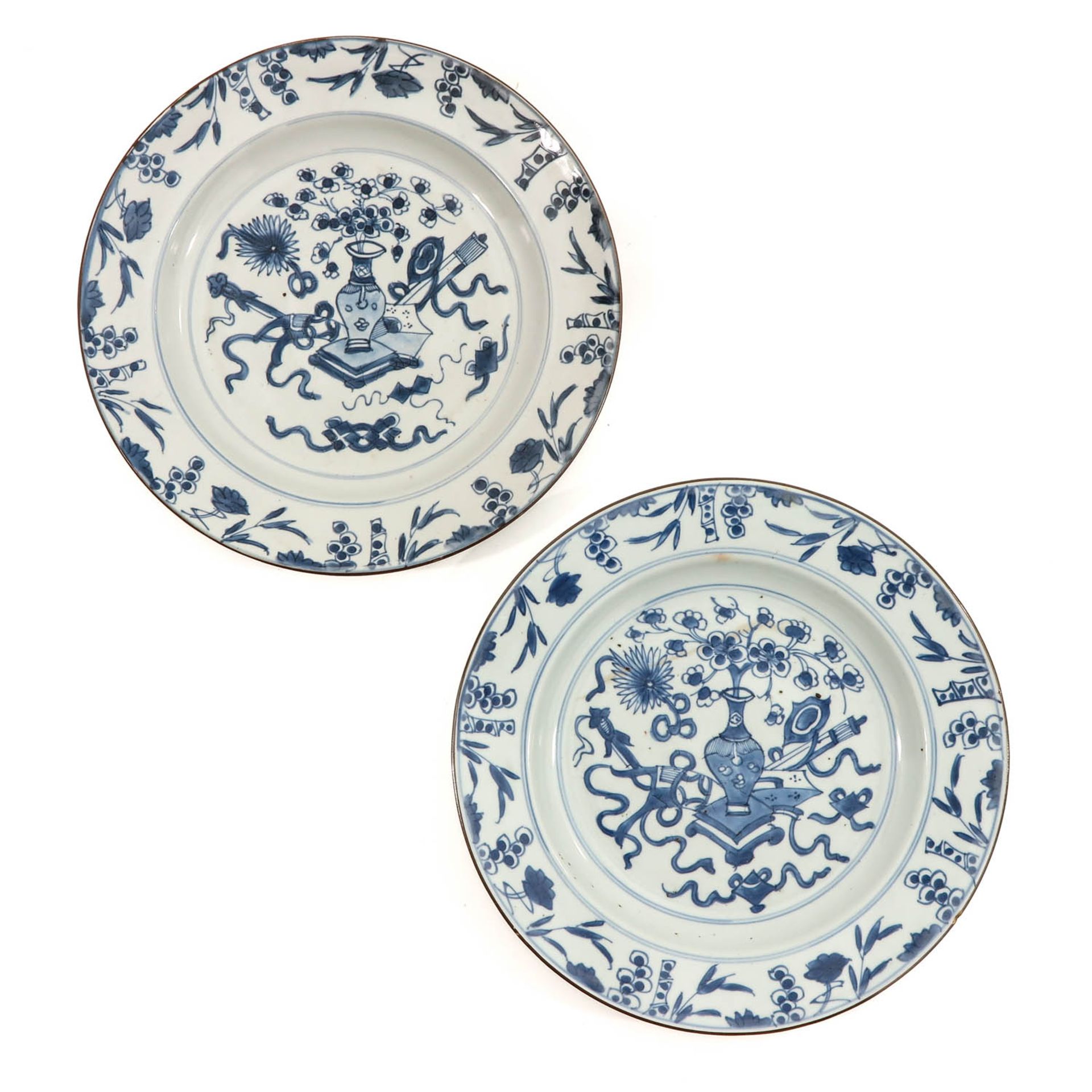 A Collection of 4 Blue and White Plates - Image 3 of 10