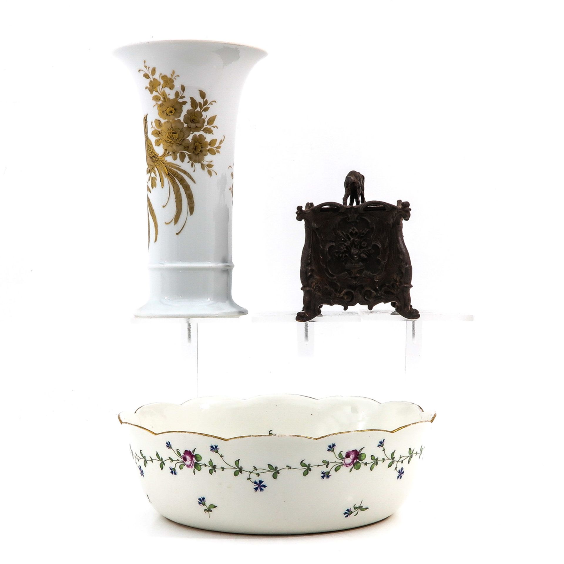A Vase, Tobacco Pot, and Bowl - Bild 2 aus 10