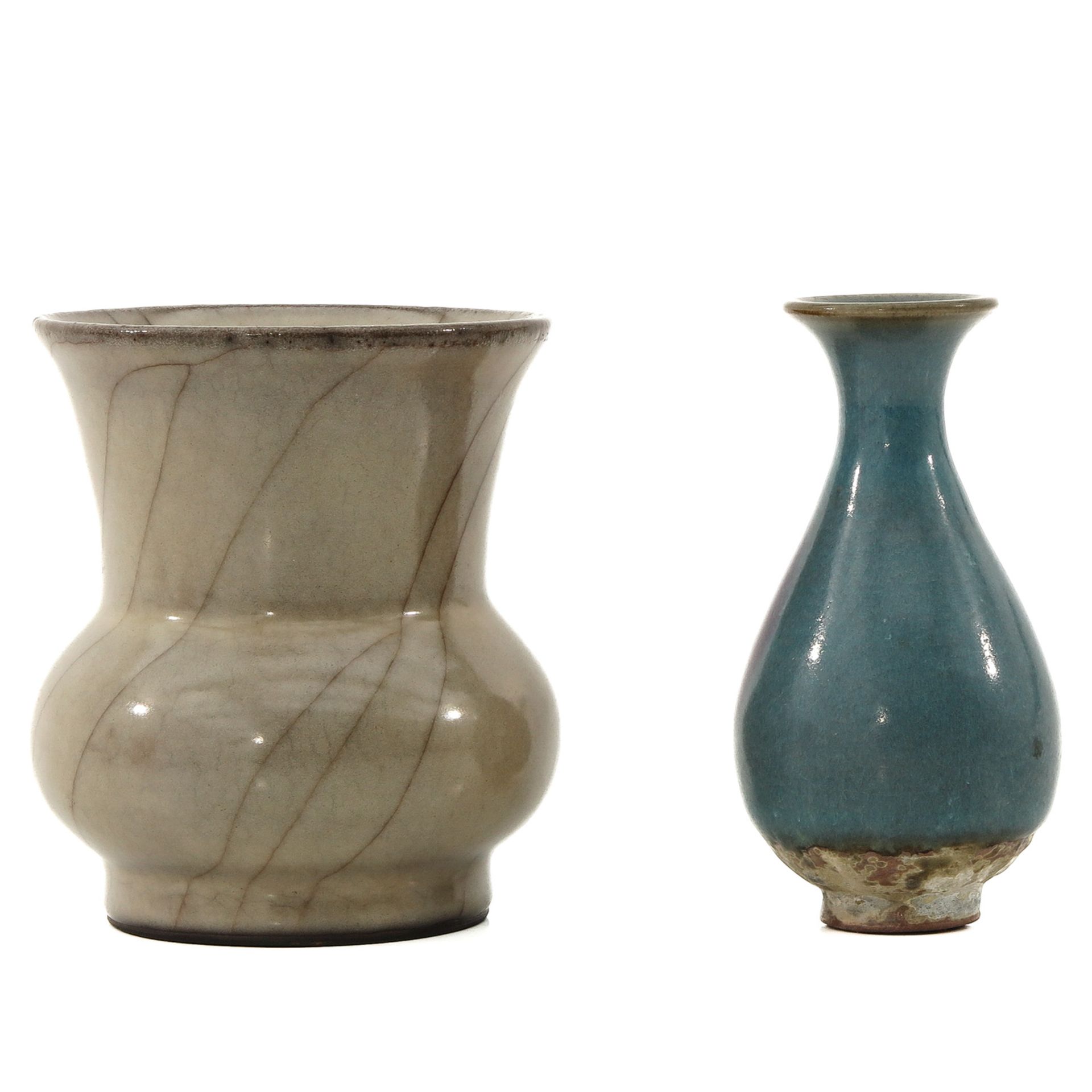 A Lot of 2 Small Vases - Image 2 of 10