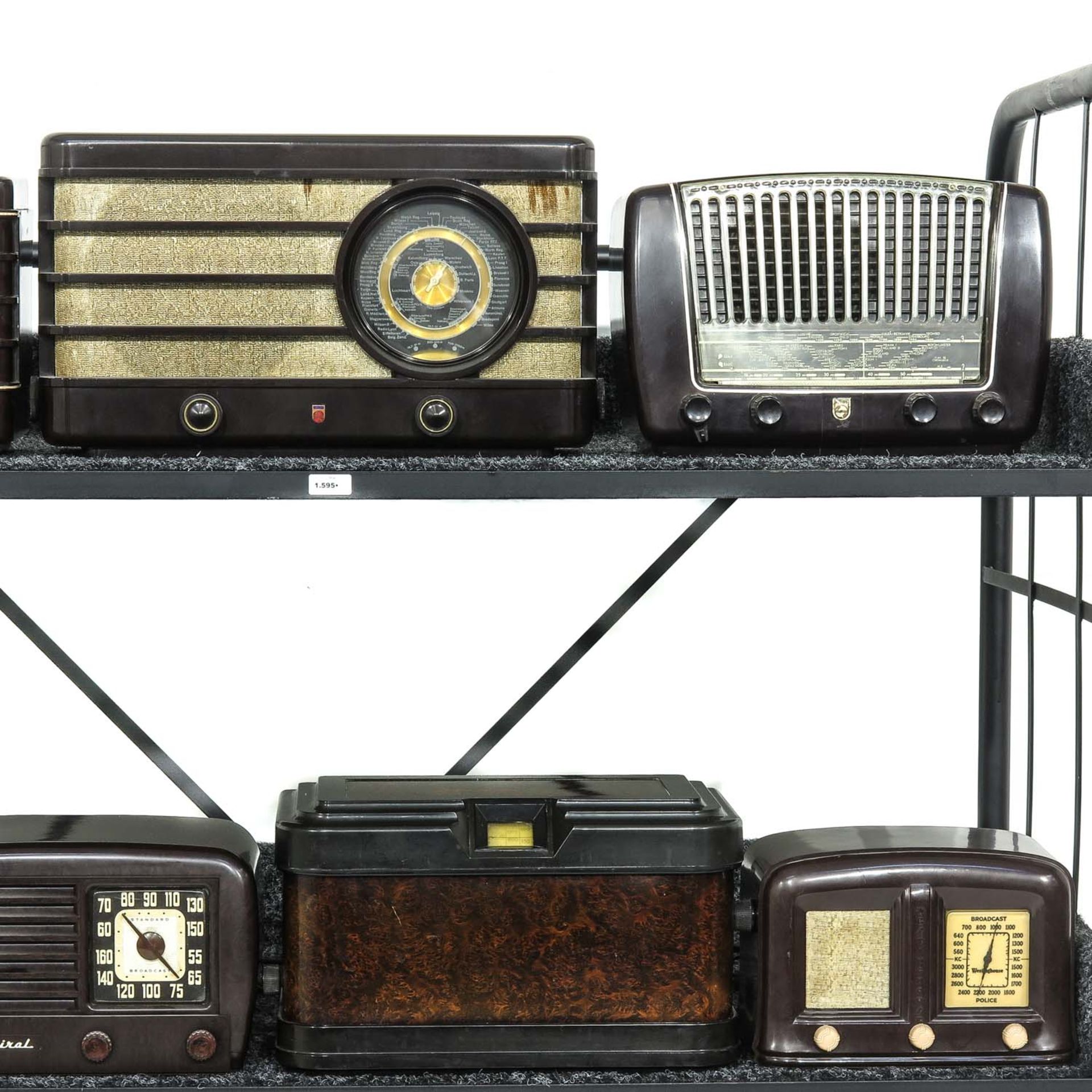 A Collection of 11 Vintage Radios - Bild 3 aus 6