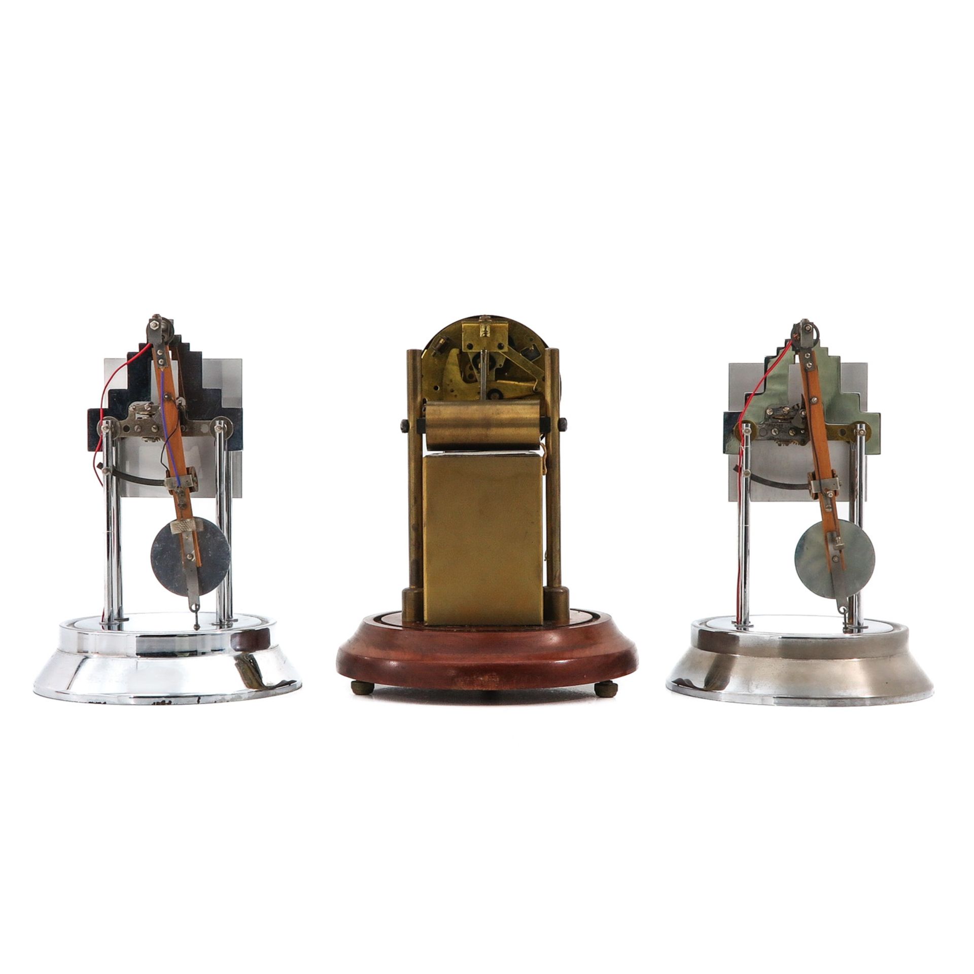 A Collection of 3 Electric Clocks Under Glass Domes - Bild 3 aus 8