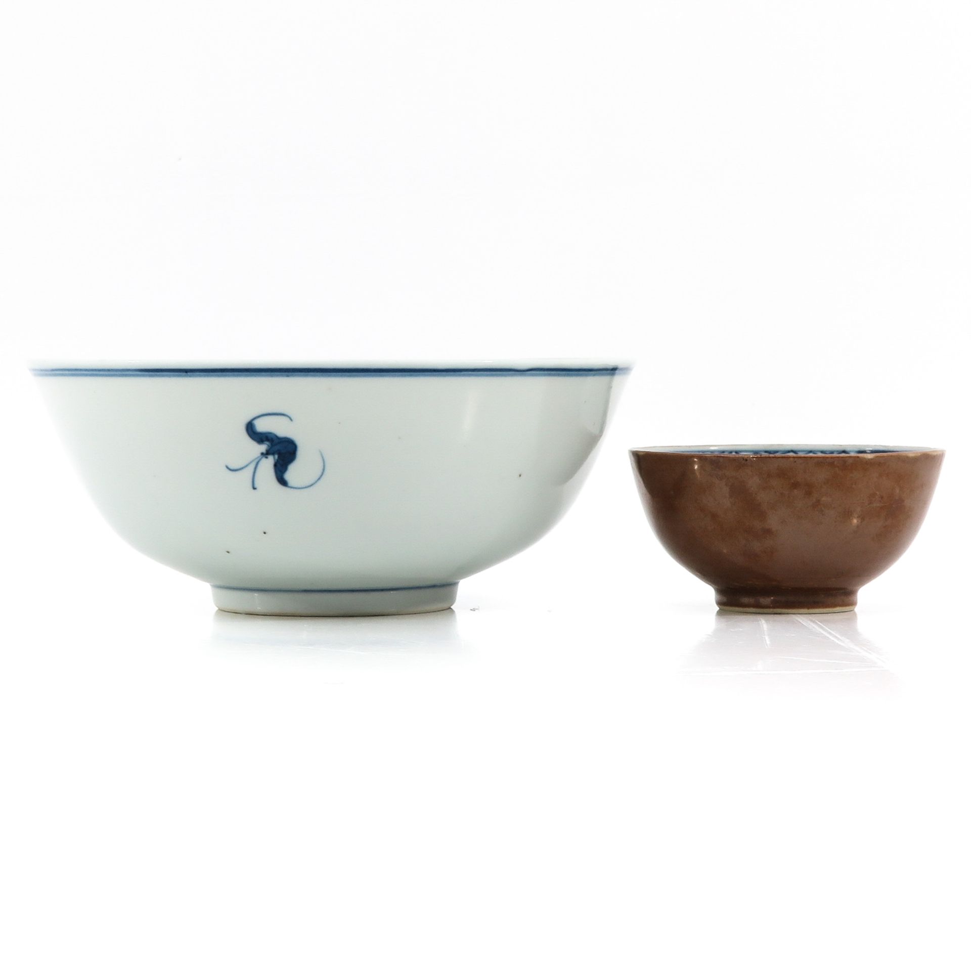 A Lot of 2 Blue and White Bowls - Image 3 of 9