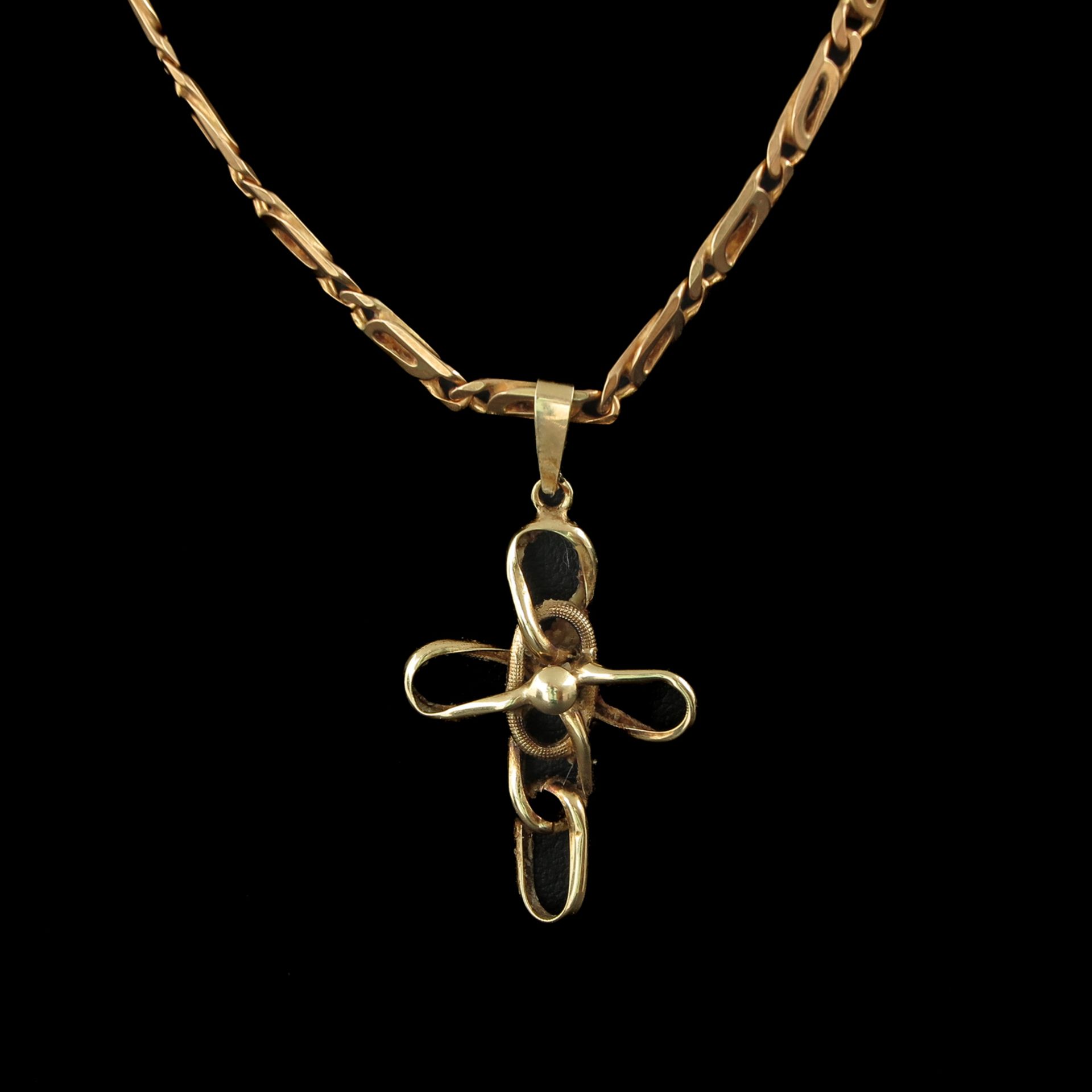 A 14KG Necklace