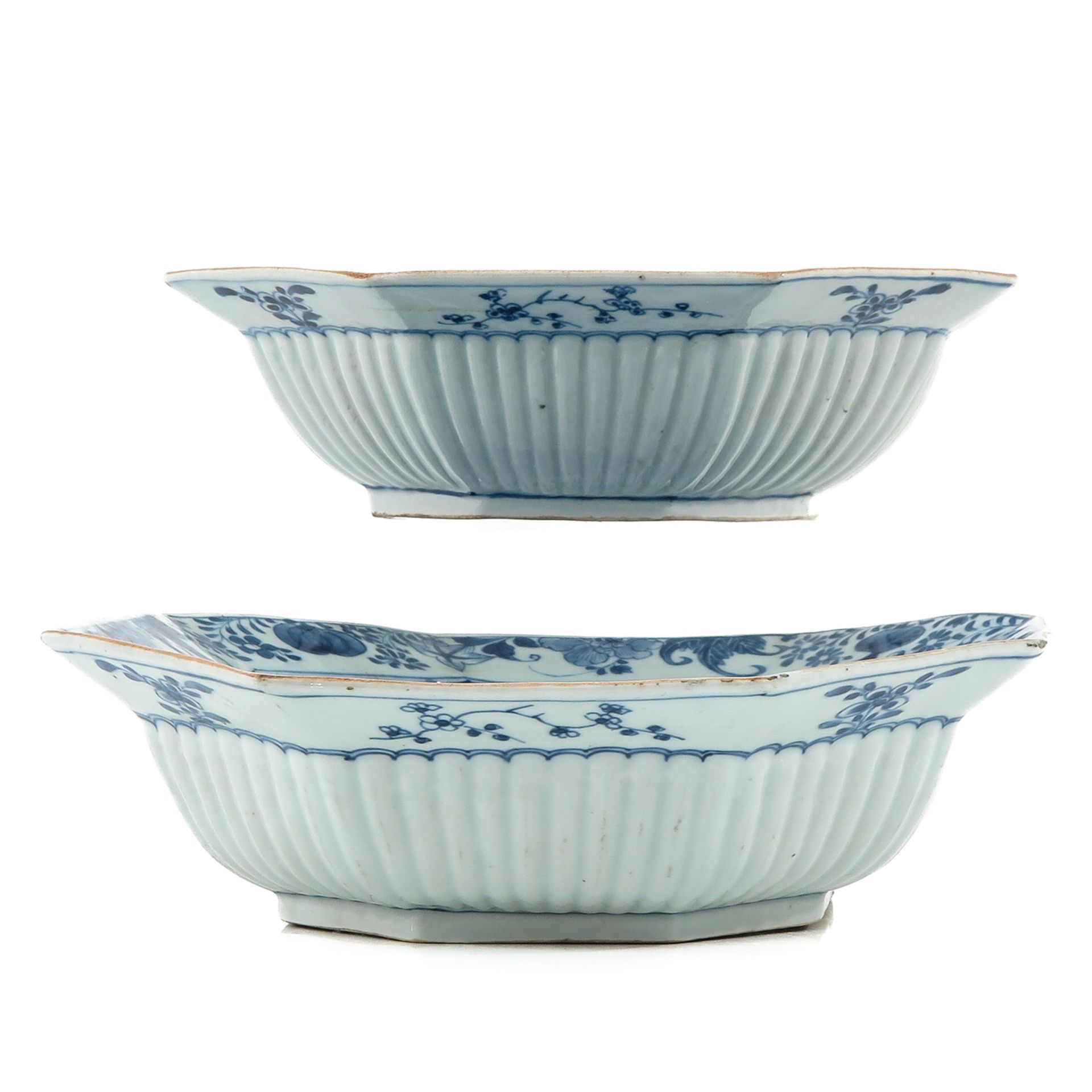 A Pair of Blue and White Serving Bowls - Bild 4 aus 9
