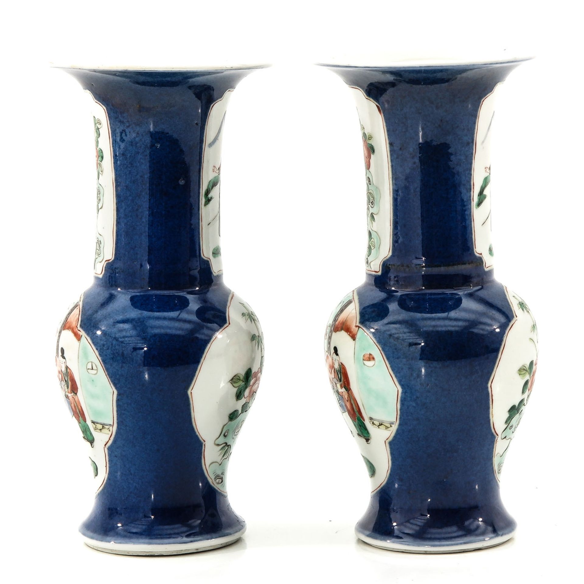 A Pair of Powder Blue Famille Verte Vases - Bild 2 aus 10