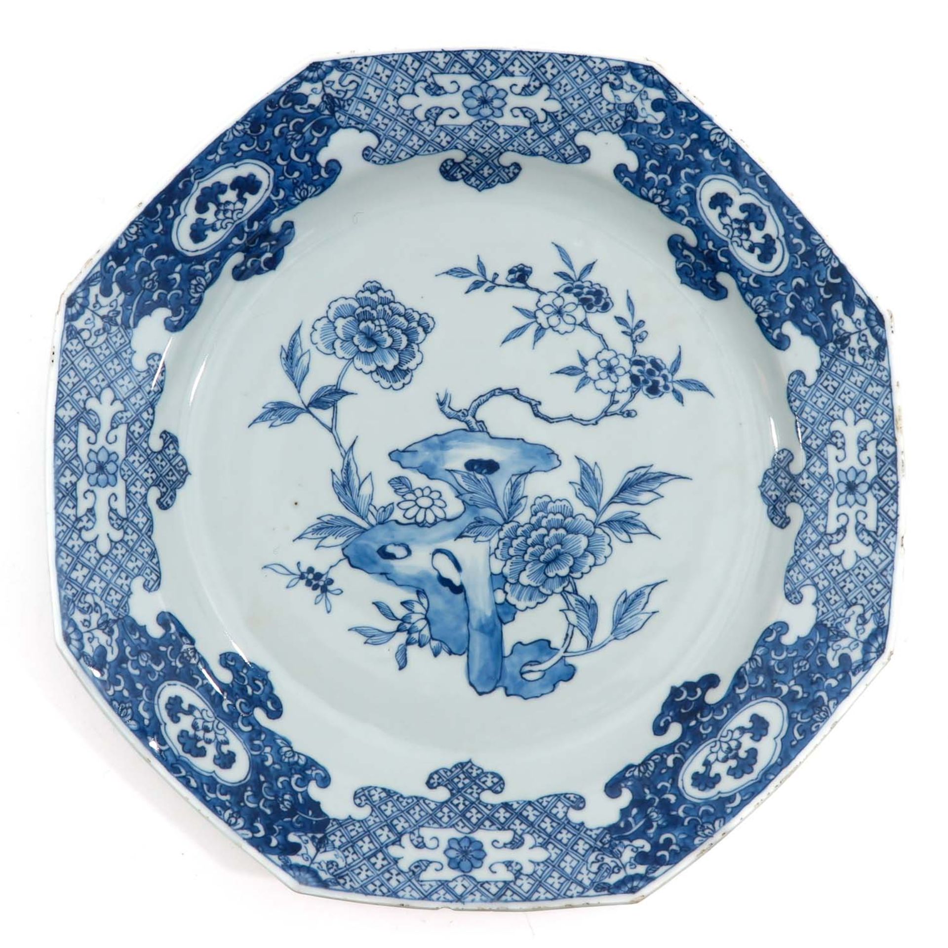 A Pair of Blue and White Sacred Fungus Plates - Image 5 of 9