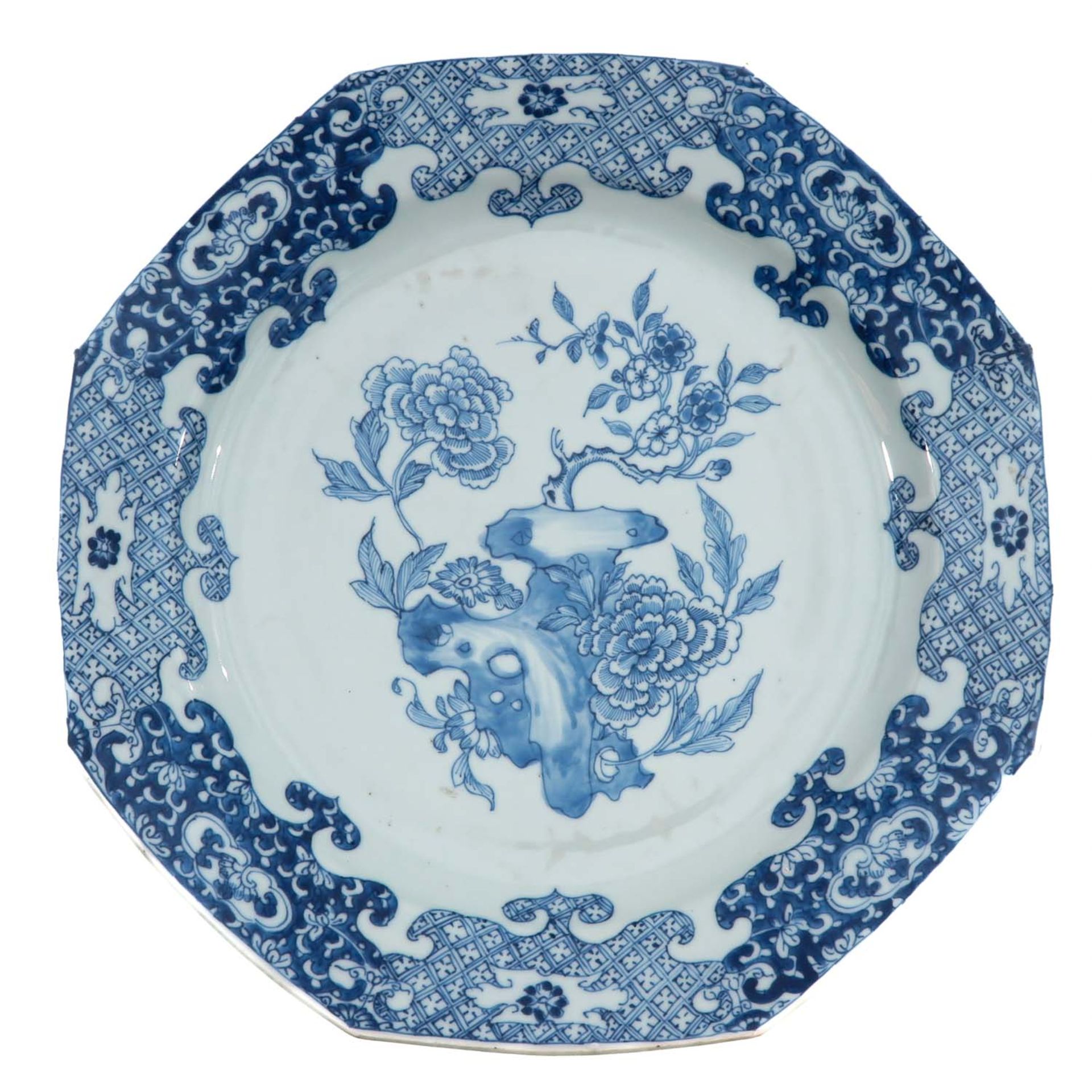 A Pair of Blue and White Sacred Fungus Plates - Image 3 of 9