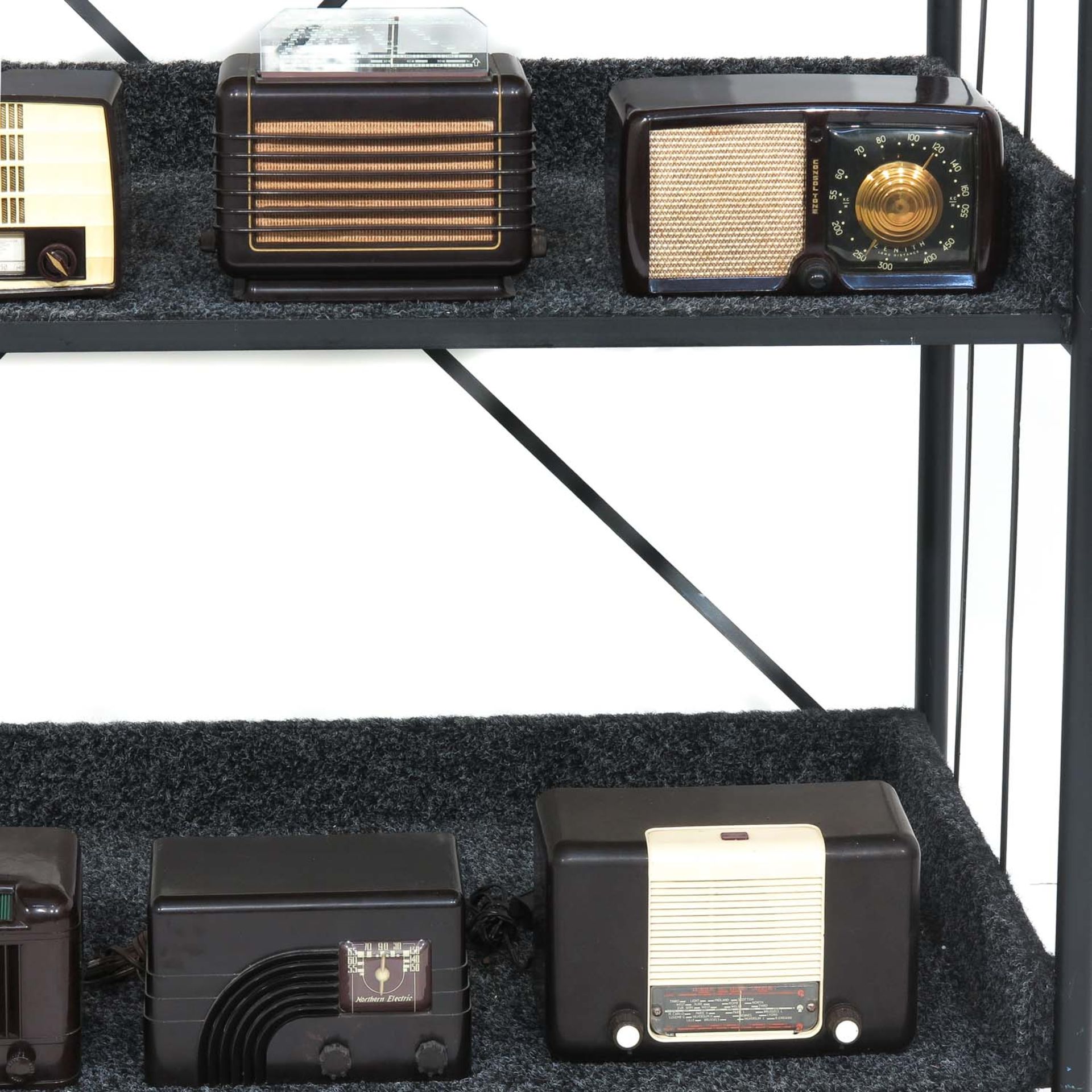 A Collection of 11 Vintage Radios - Bild 4 aus 6