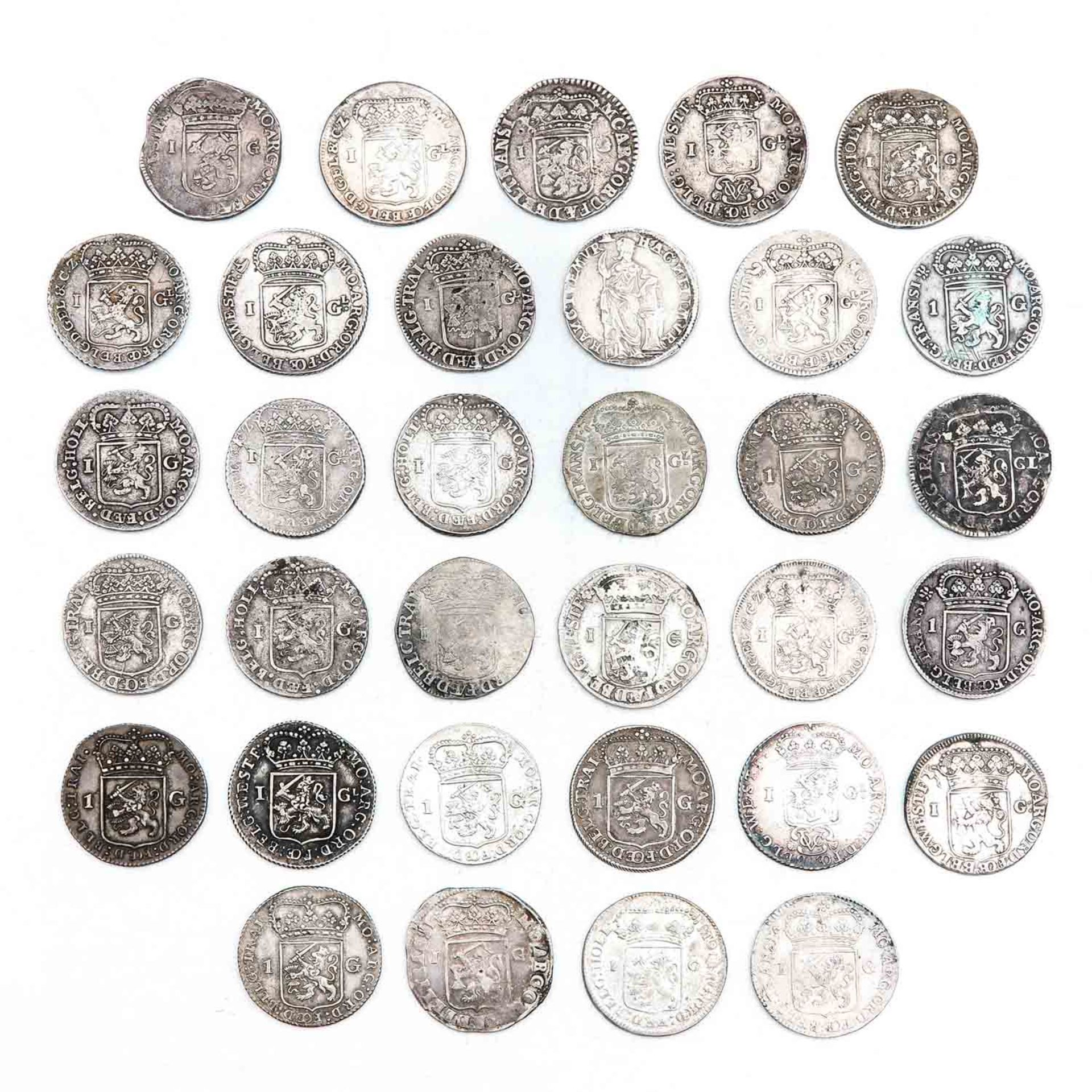 A Collection of over 30 Coins - Bild 2 aus 10