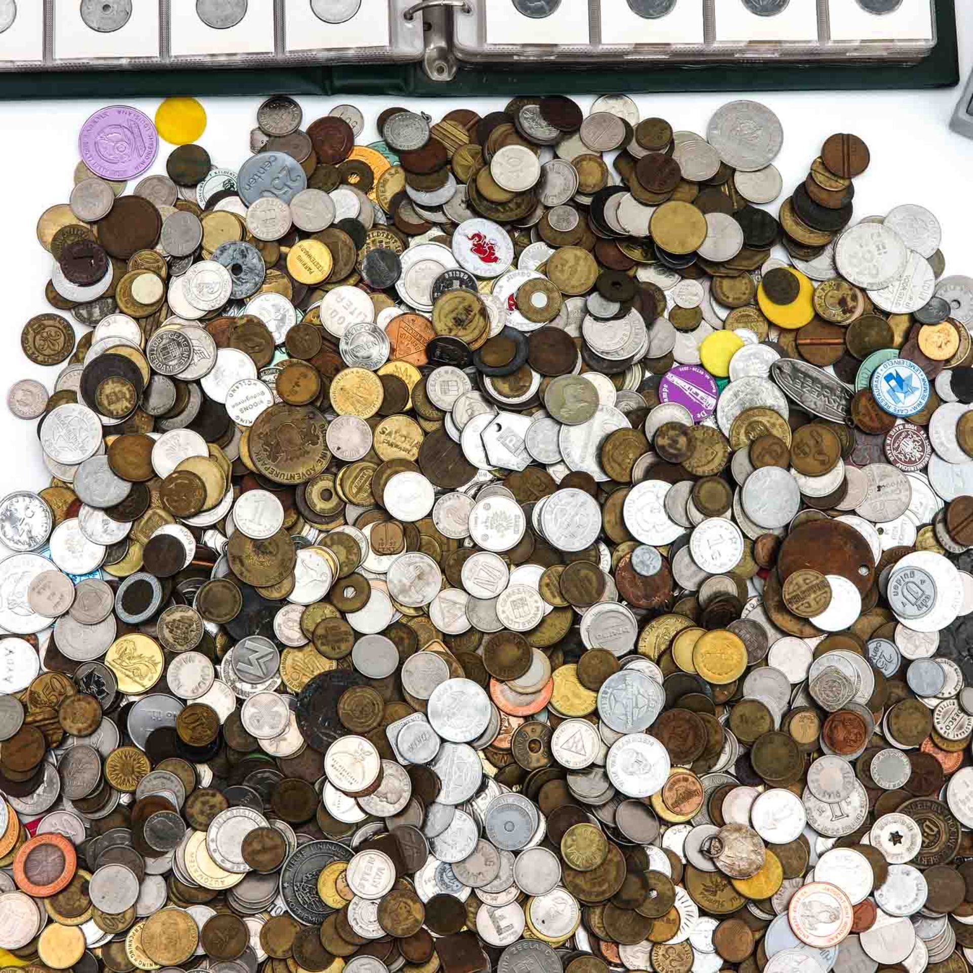 A Large Collection of Tokens and Gas Tokens - Bild 6 aus 10