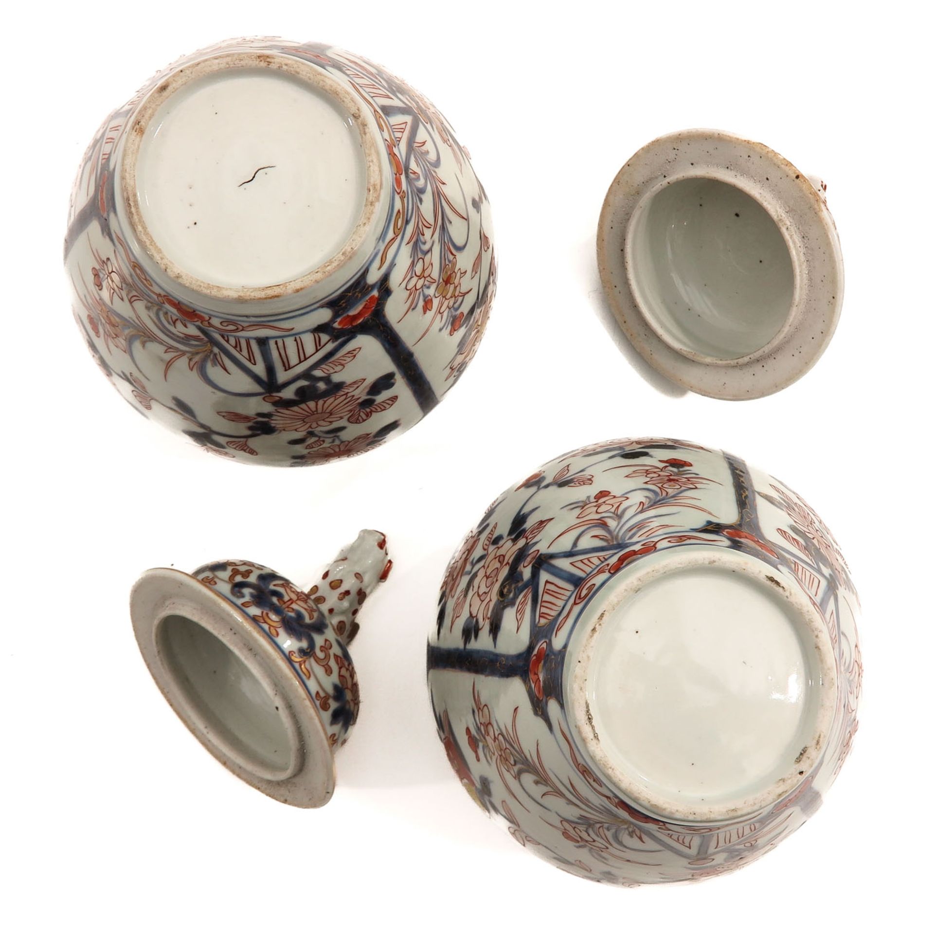 A Pair of Arita Jars with Covers - Image 6 of 9