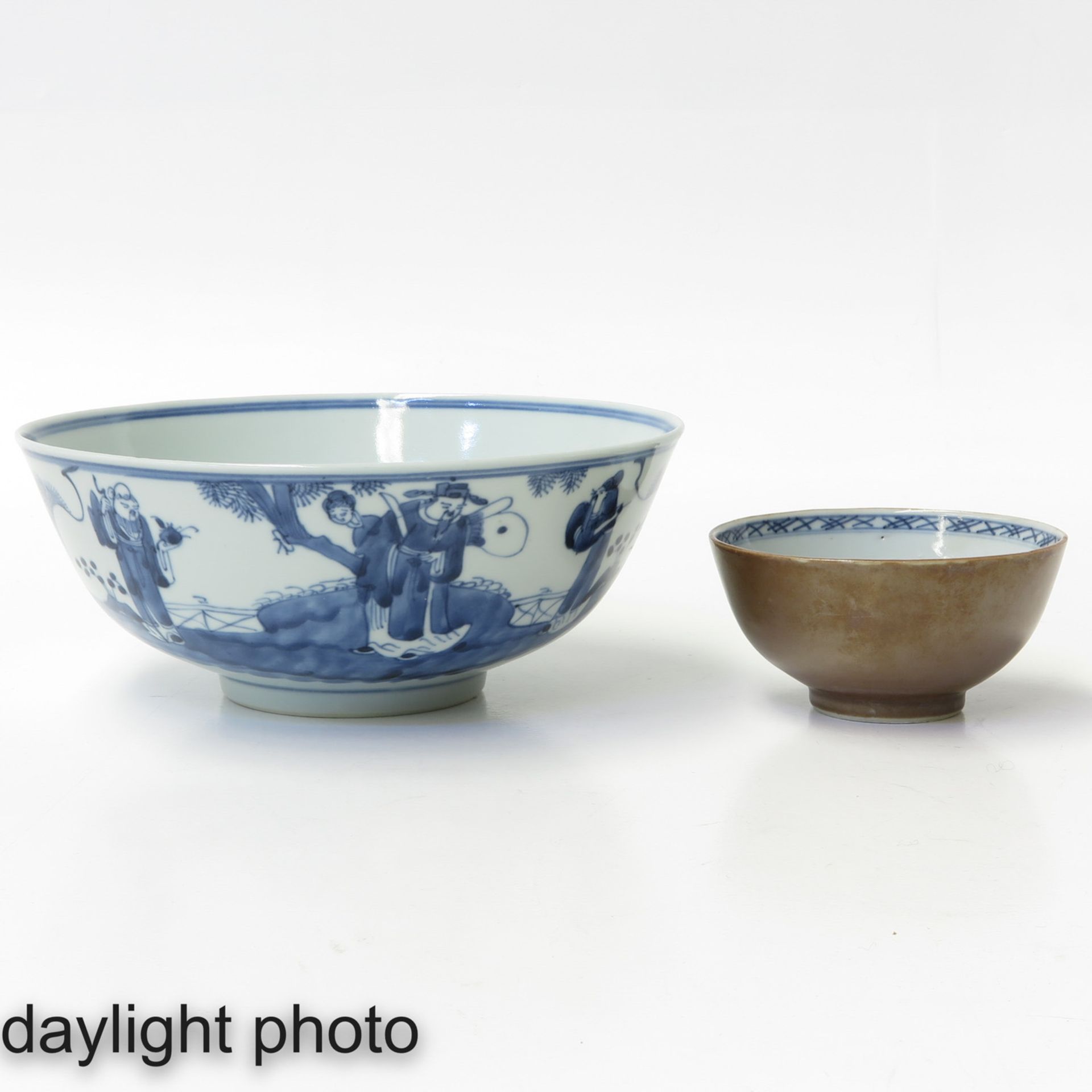 A Lot of 2 Blue and White Bowls - Image 7 of 9