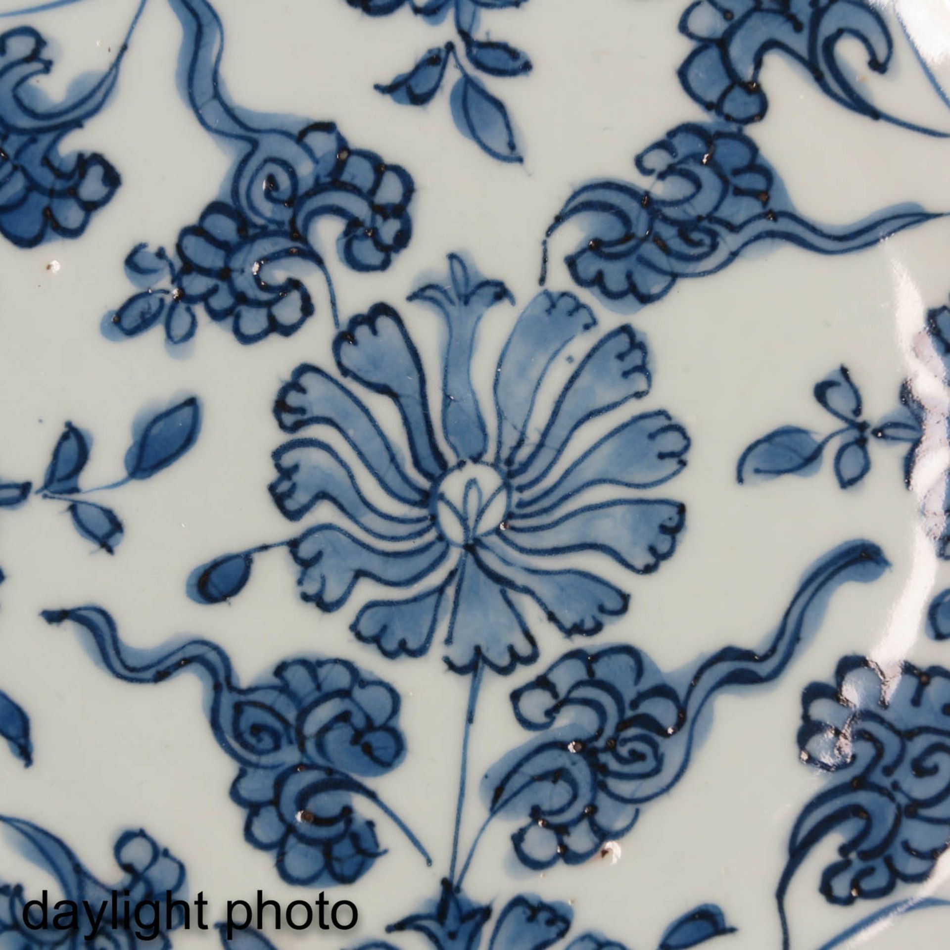 A Pair of Blue and White Plates - Image 9 of 9