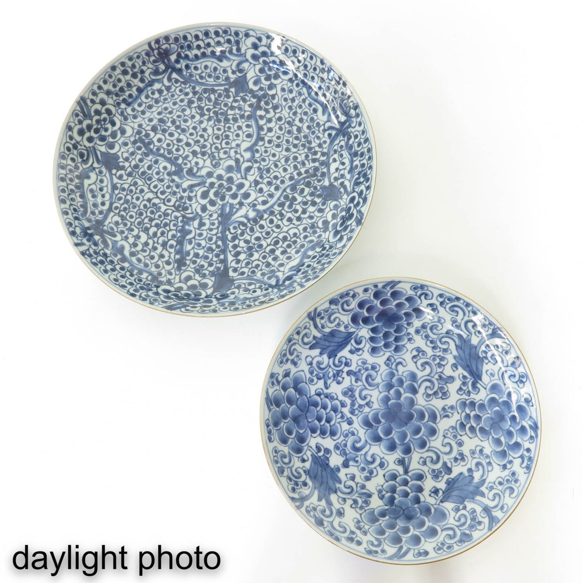 A Lot of 2 Blue and White Plates - Image 7 of 10