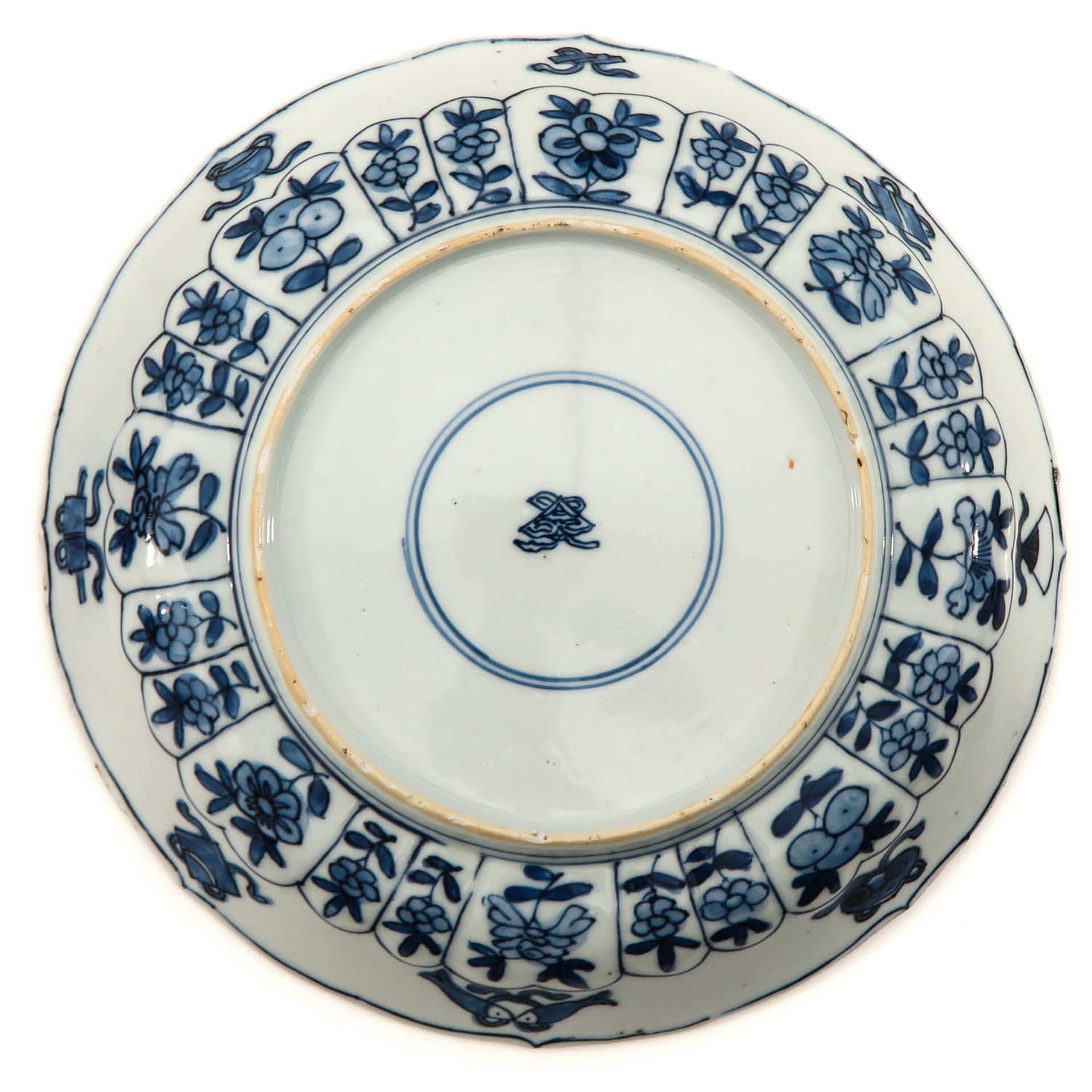 A Pair of Blue and White Plates - Image 6 of 10