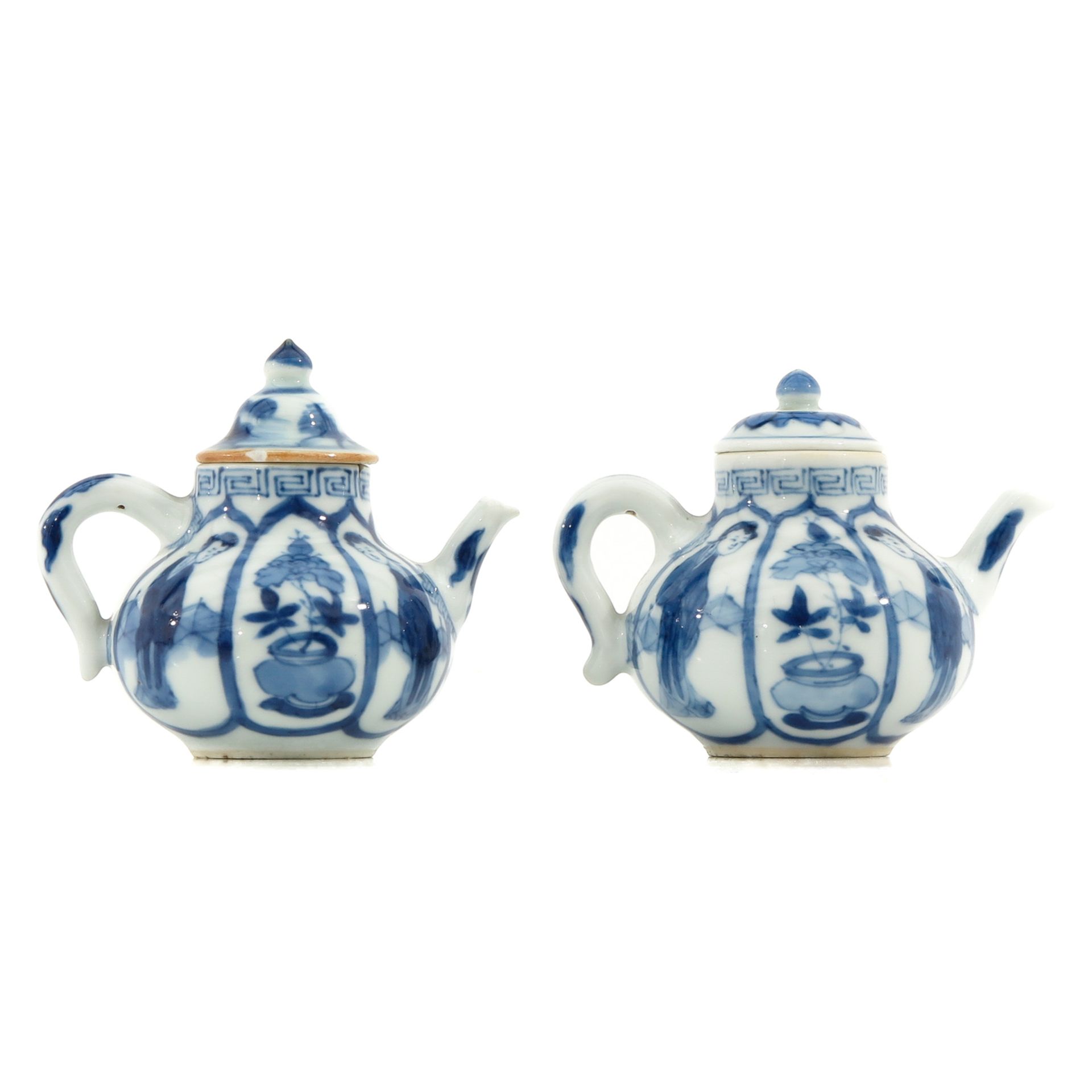 A Lot of 2 Small Blue and White Teapots - Bild 3 aus 10