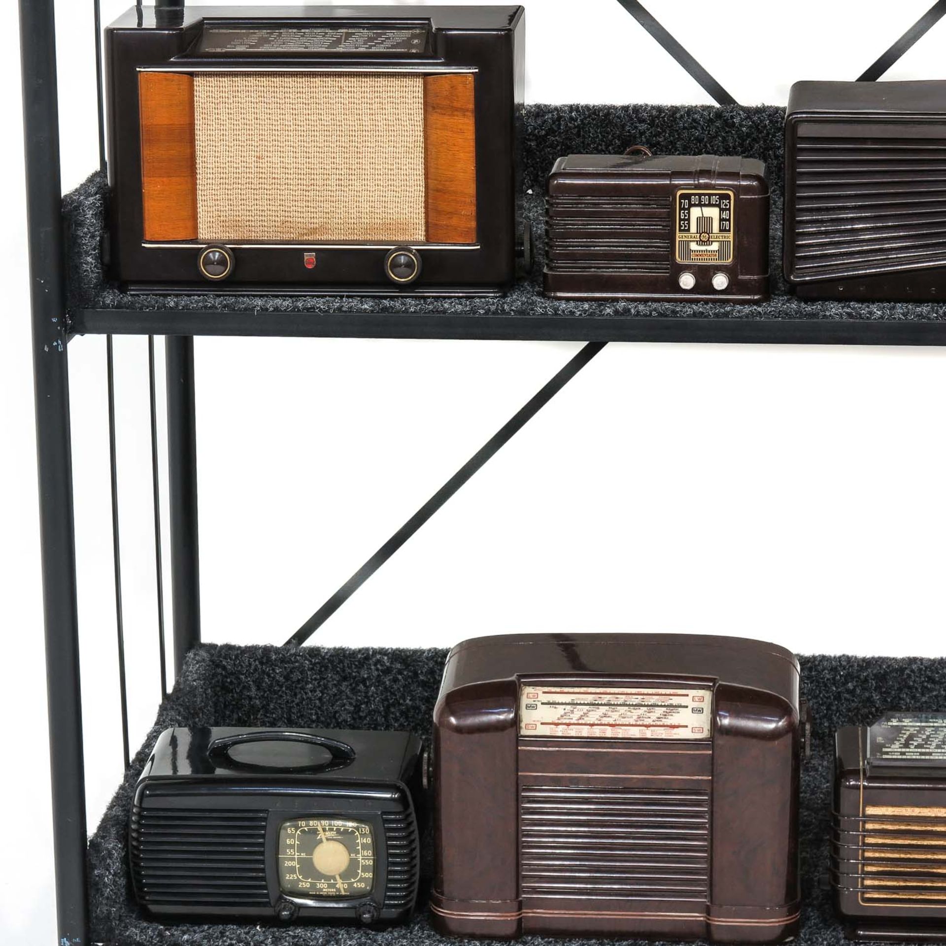 A Collection of 11 Vintage Radios - Image 5 of 6