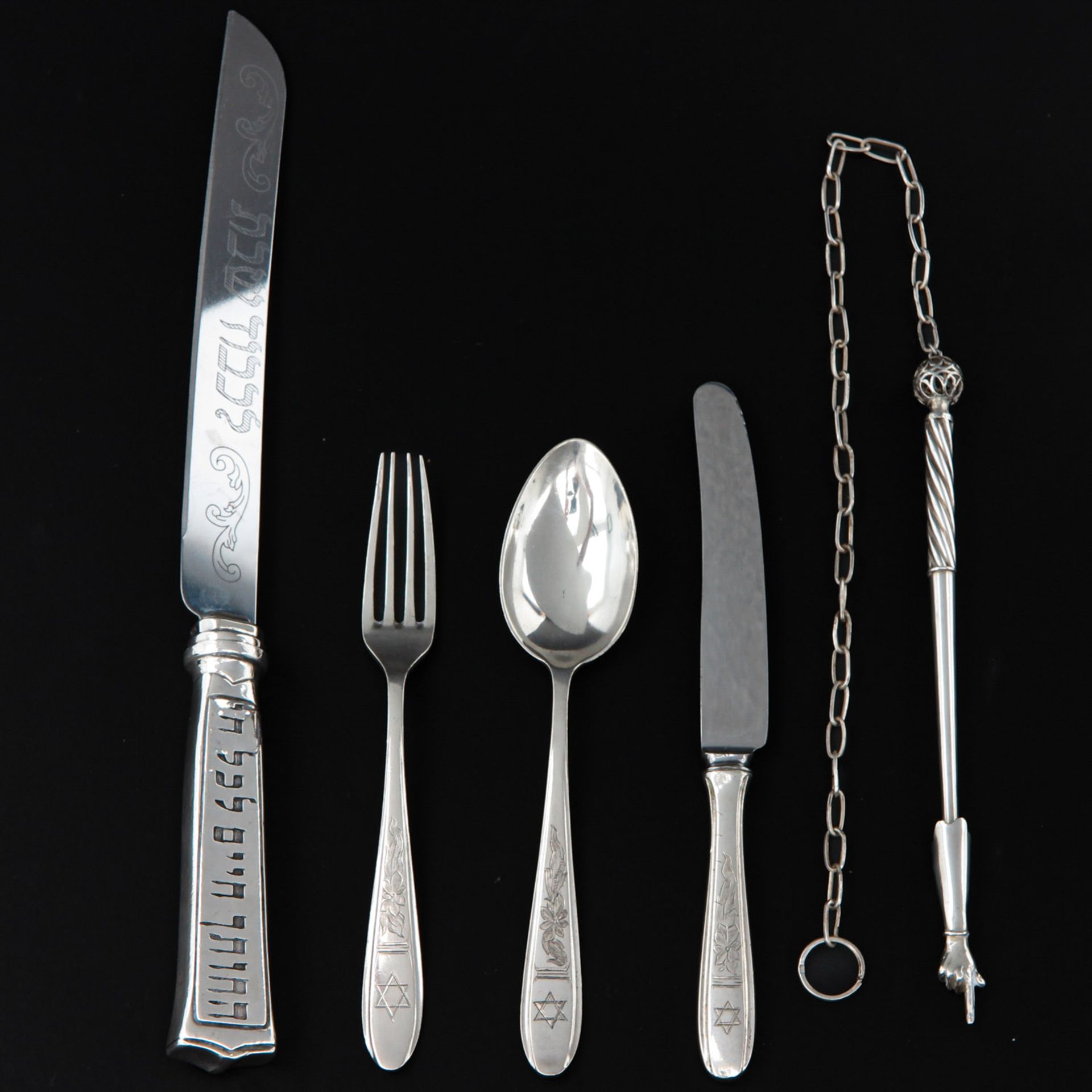 A Collection of Jewish Silver Items - Bild 2 aus 10