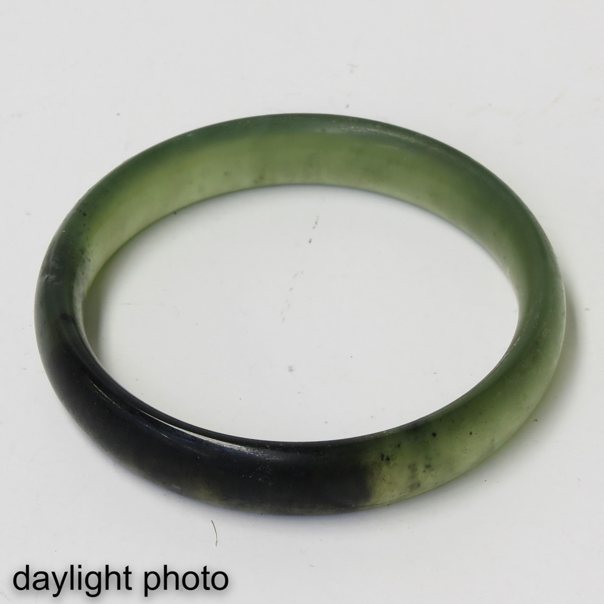 A Collection of 6 Jadeite Bracelets - Image 8 of 10