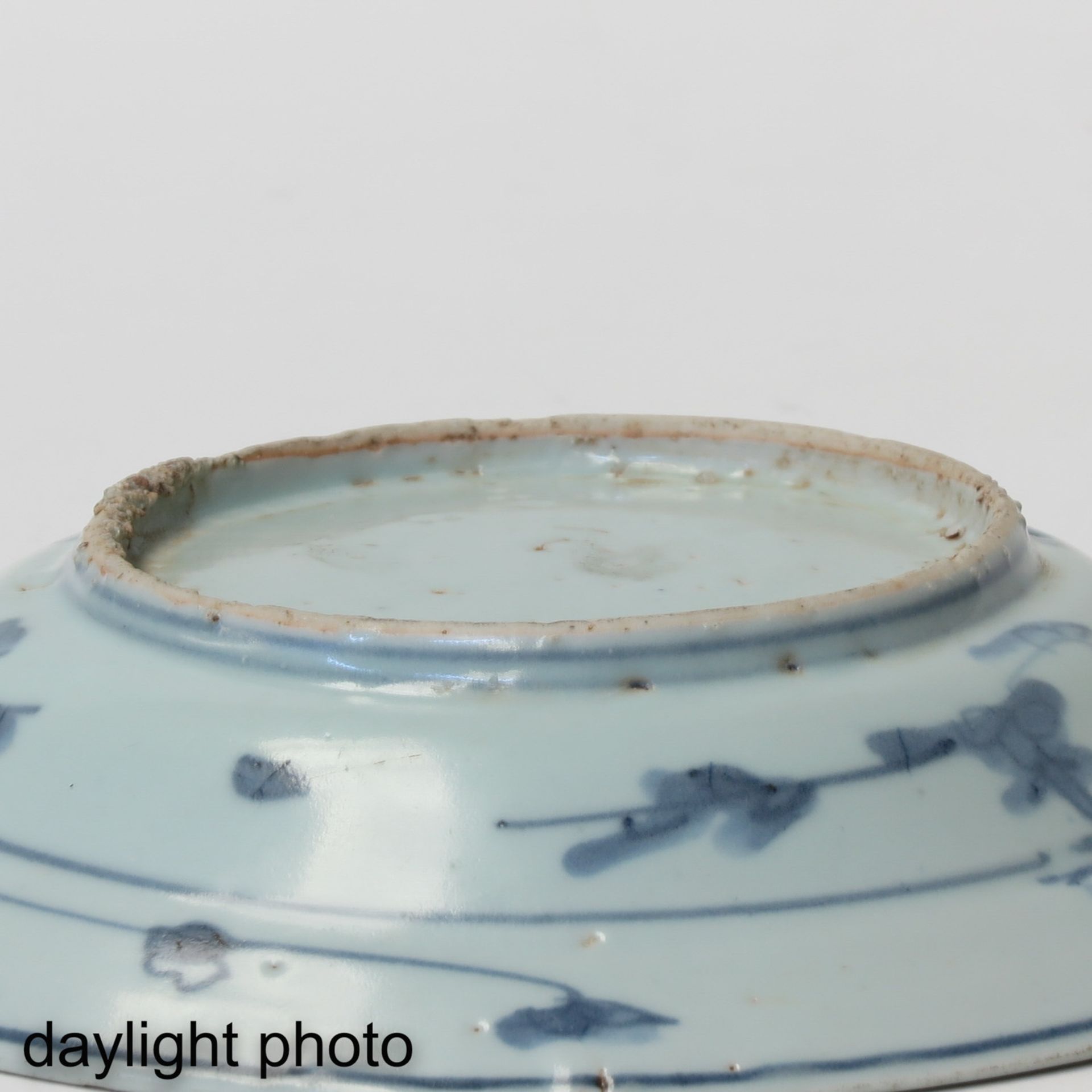 A Blue and White Ming Dish - Bild 4 aus 5