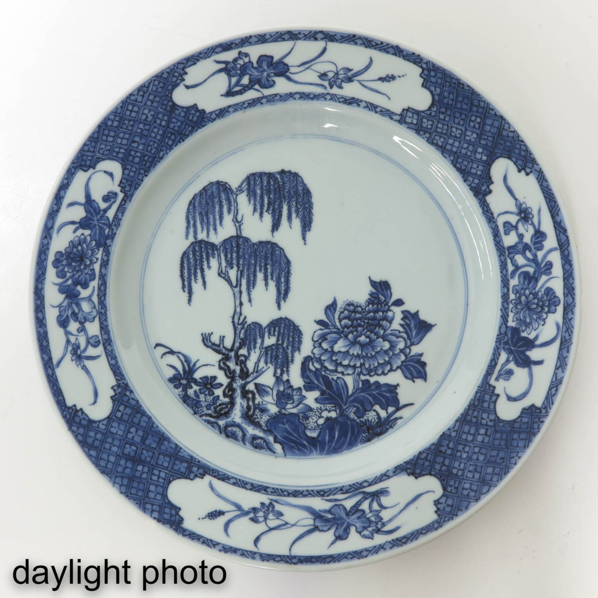 A Series of 4 Blue and White Plates - Bild 7 aus 9