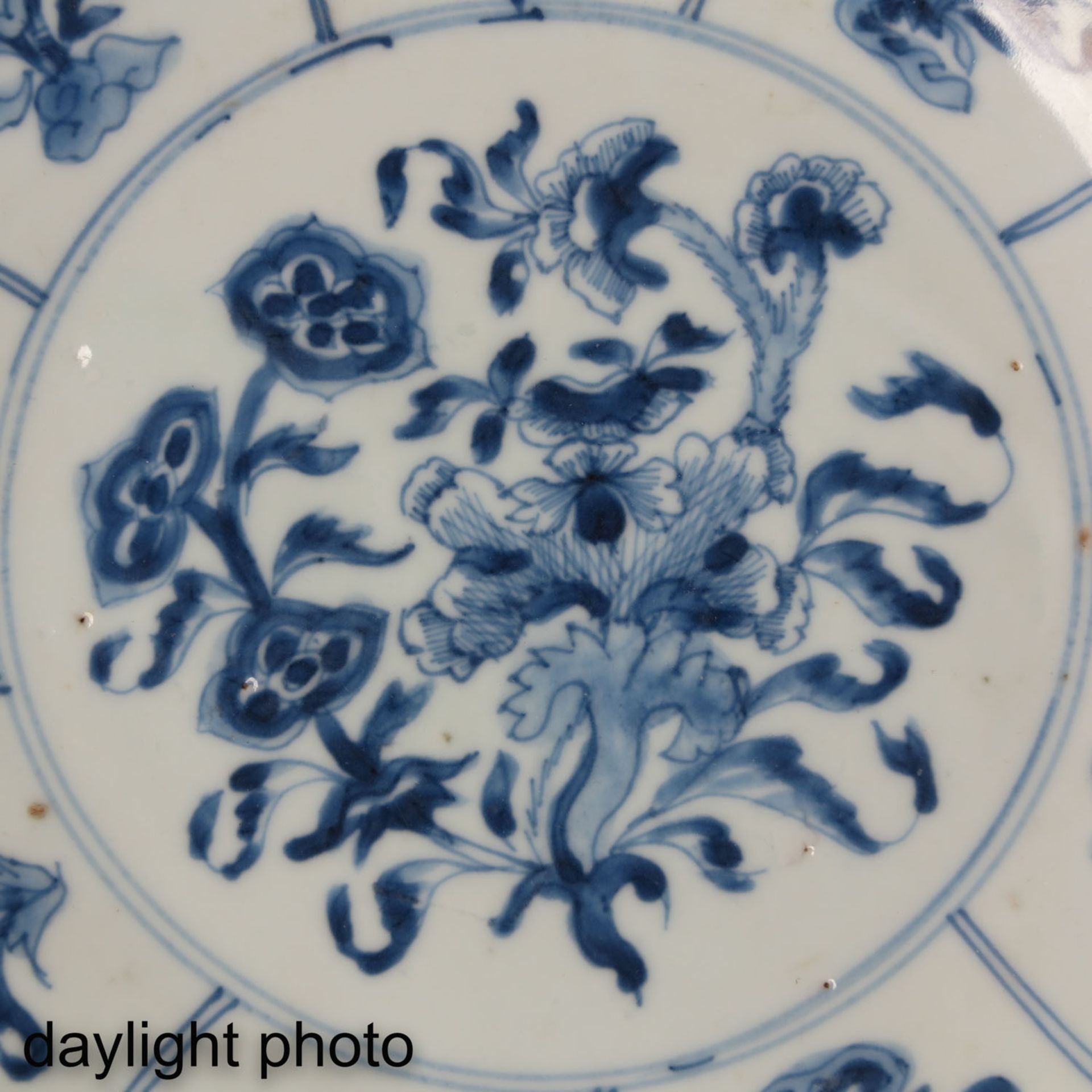 A Blue and White Plate - Bild 6 aus 6