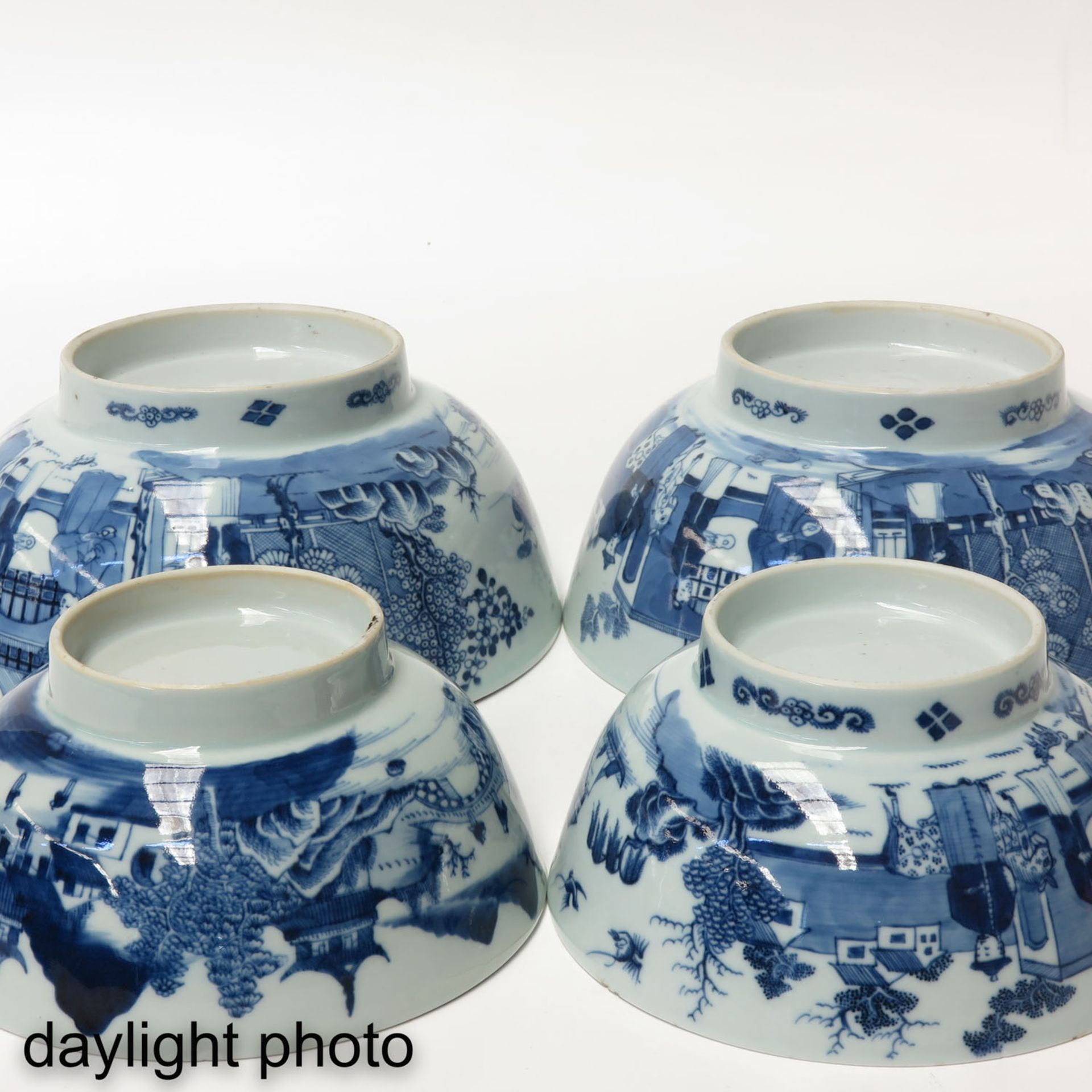 A Collection of 4 Blue and White Bowls - Image 8 of 10