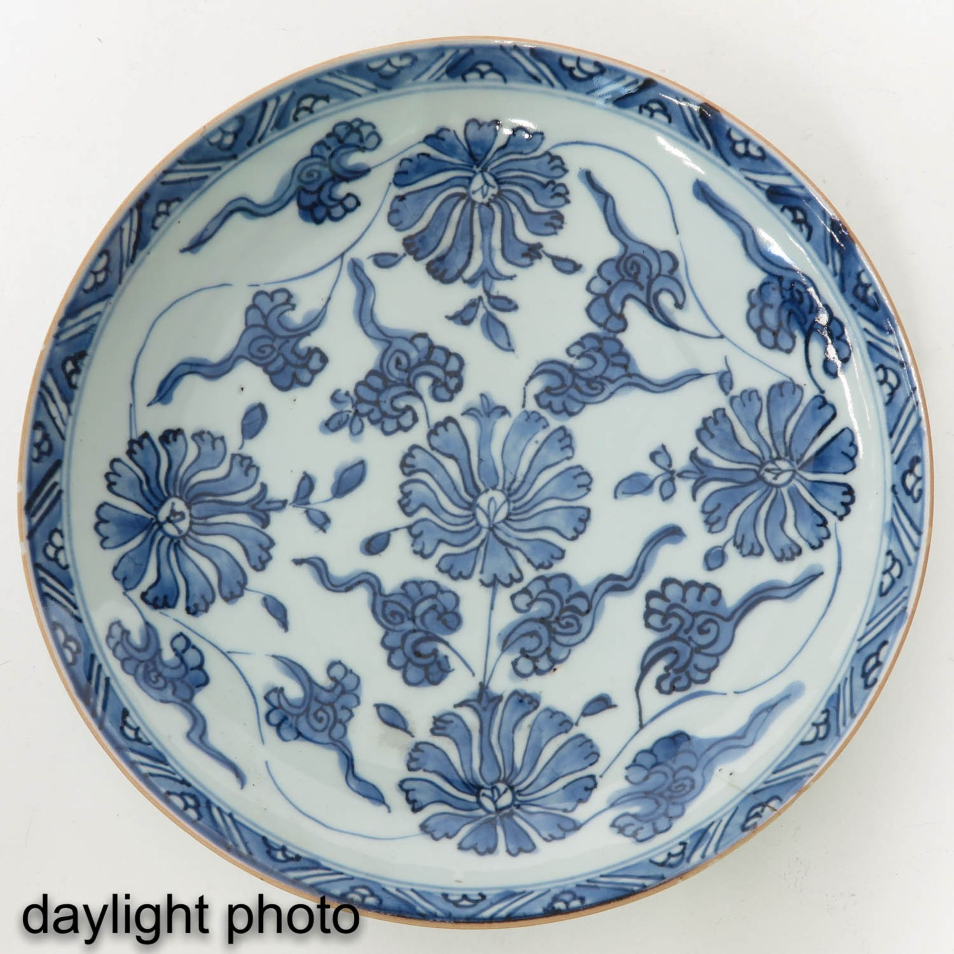 A Pair of Blue and White Plates - Image 7 of 9