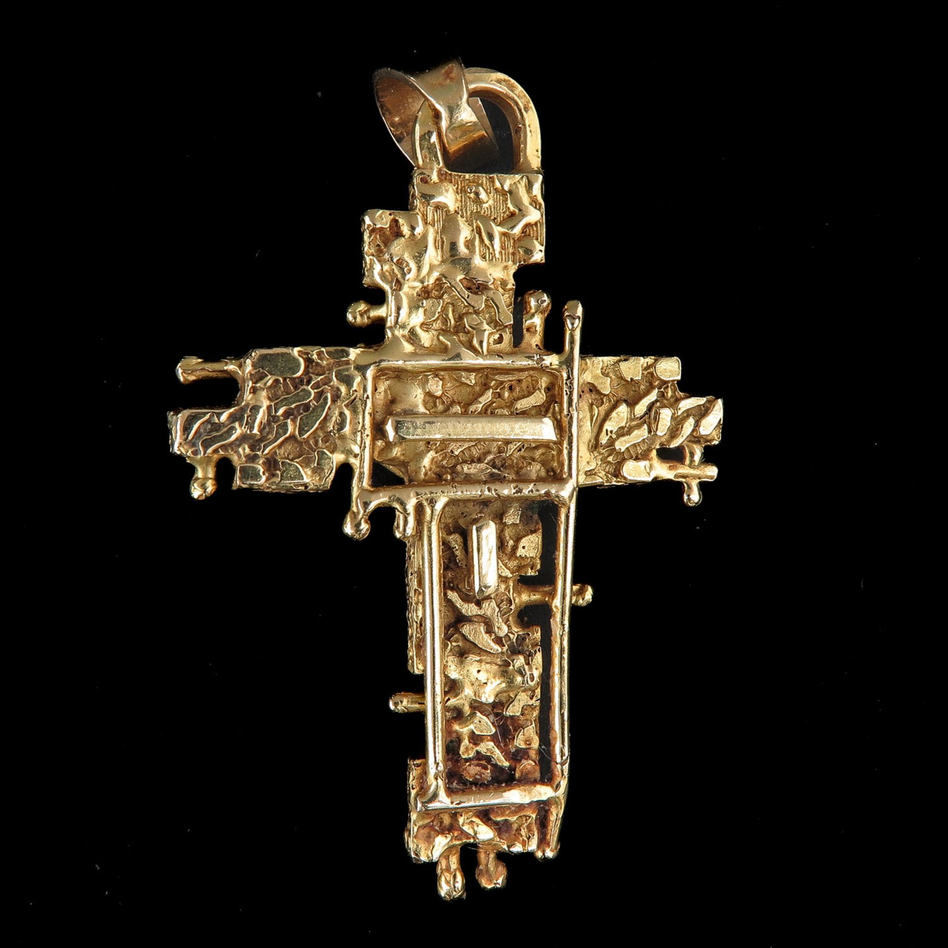 A Large 18KG Crucifix Pendant Set with 5 Diamonds - Image 2 of 2