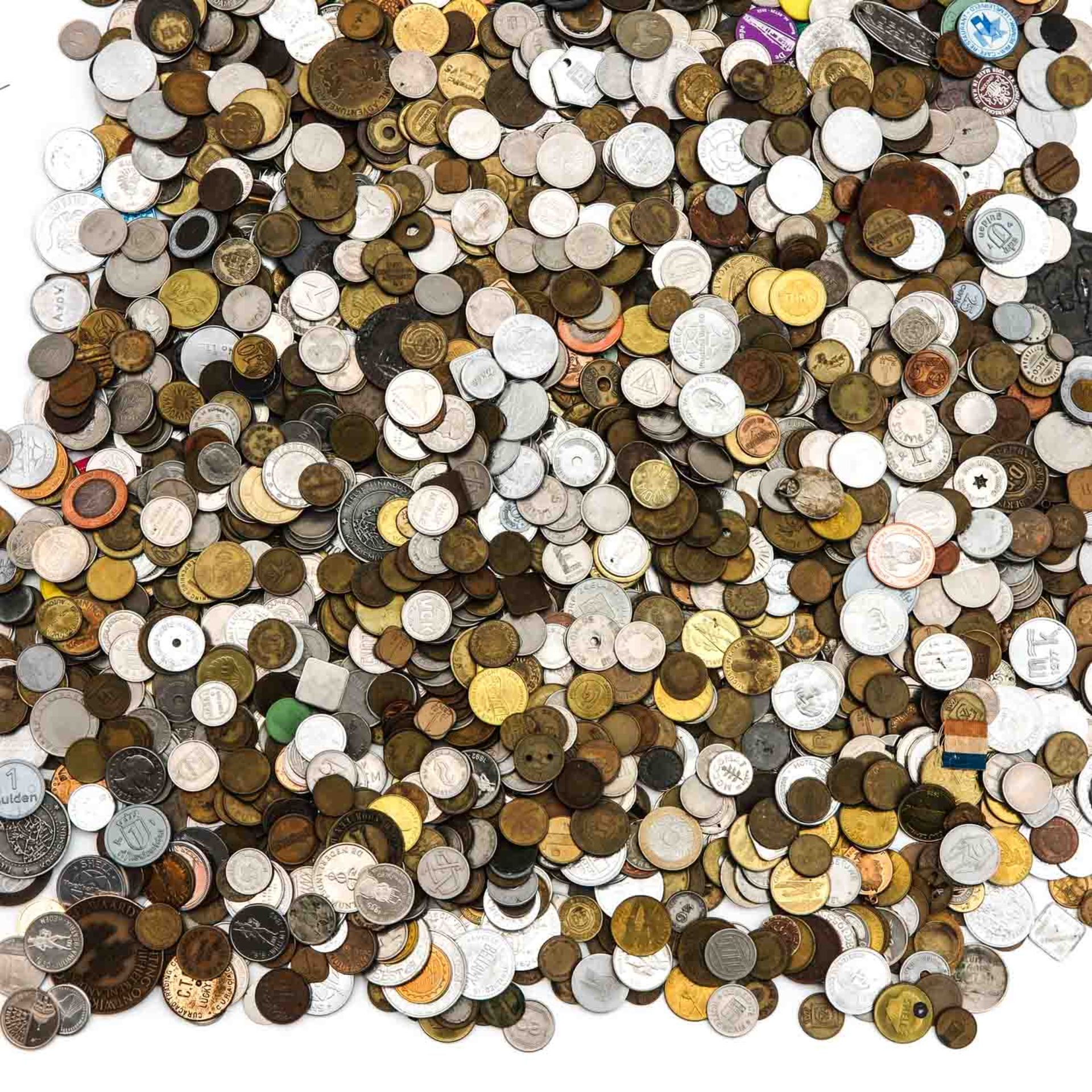 A Large Collection of Tokens and Gas Tokens - Bild 7 aus 10