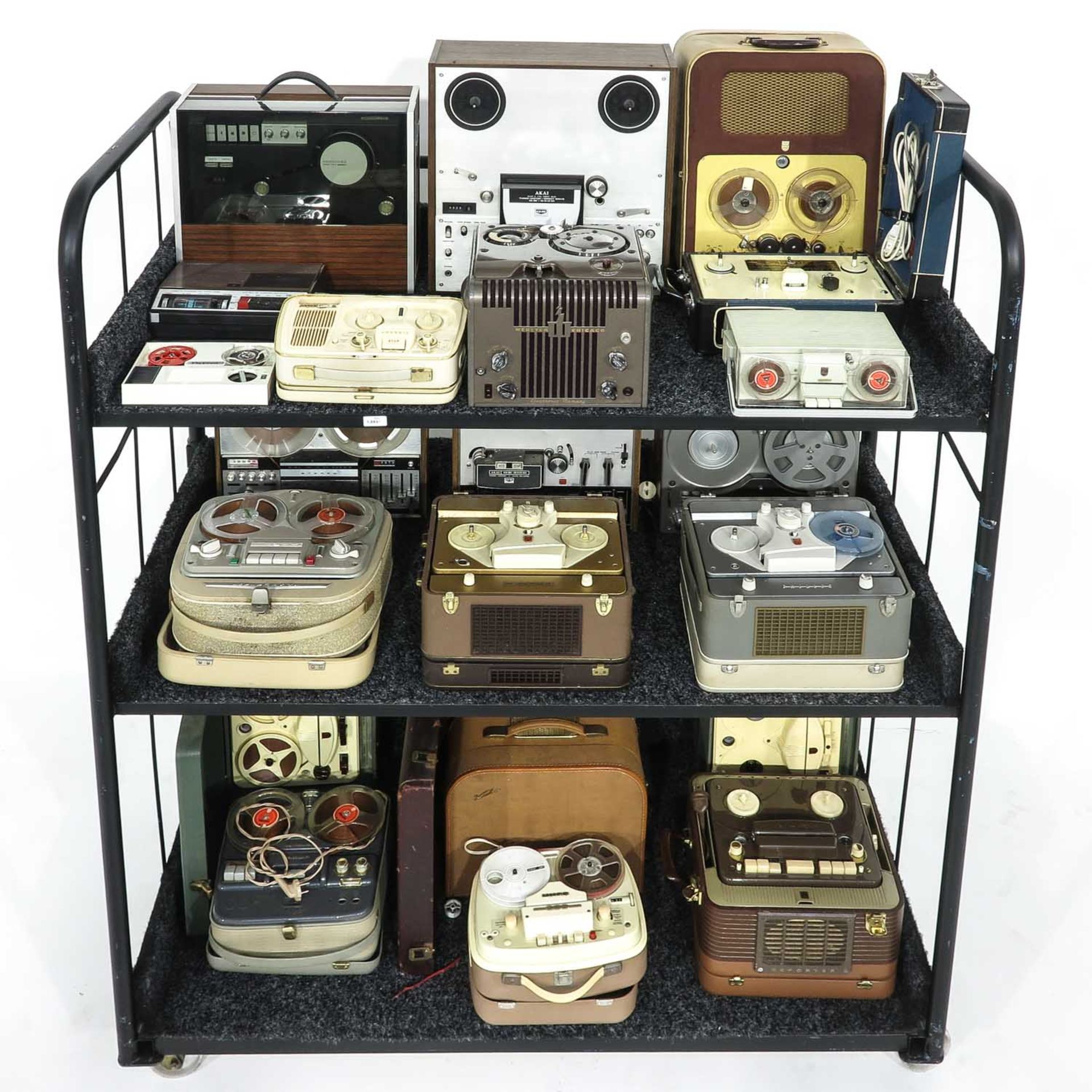 A Collection of 22 Tape Recorders - Bild 2 aus 3