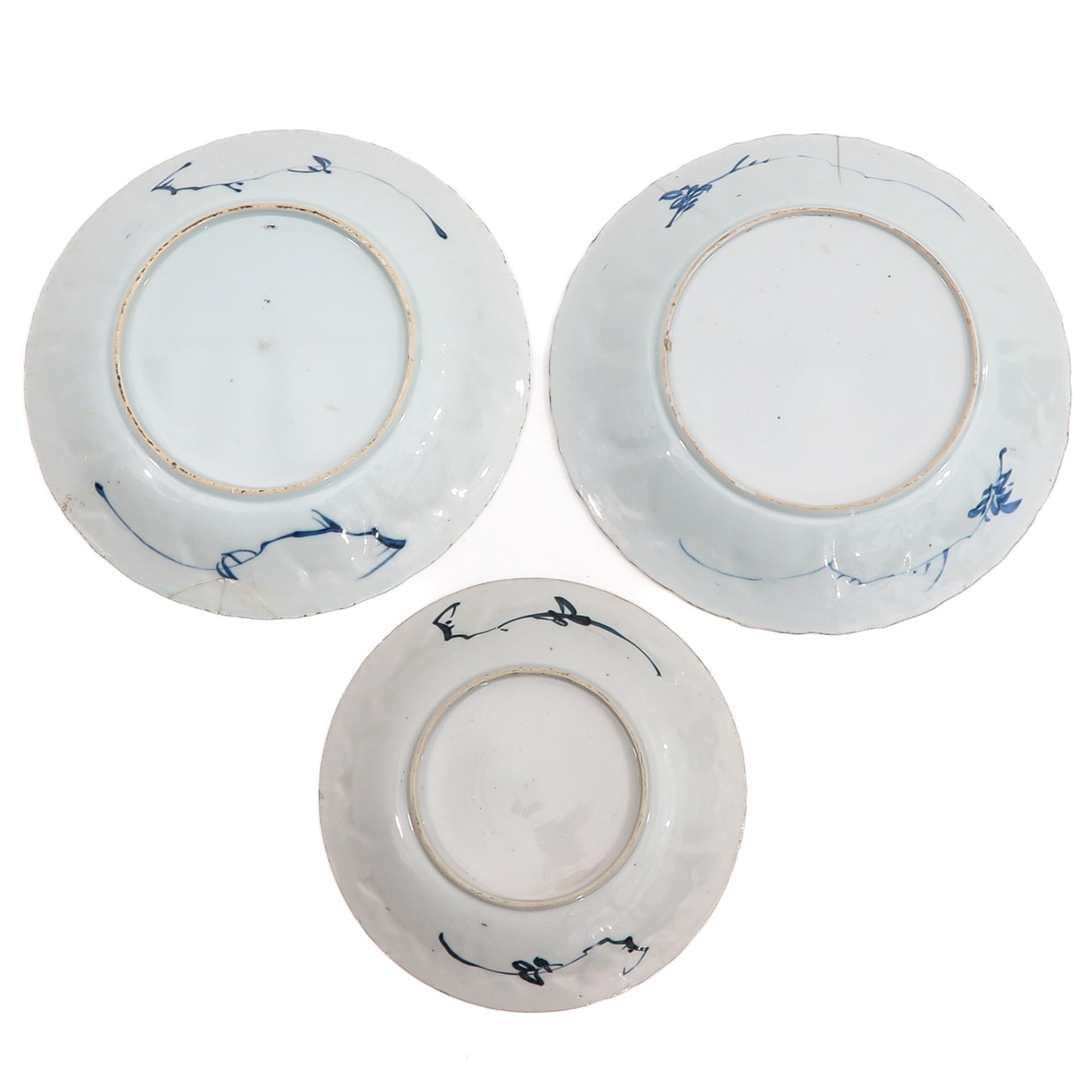 A Collection of 3 Blue and White Plates - Image 2 of 10