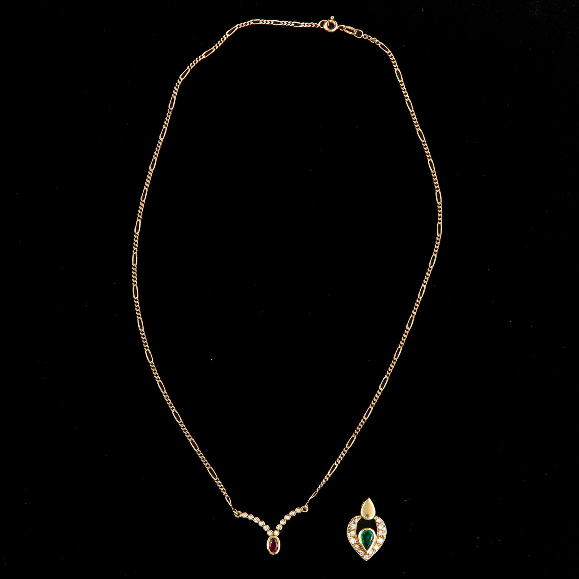 An 18KG Pendant and Necklace