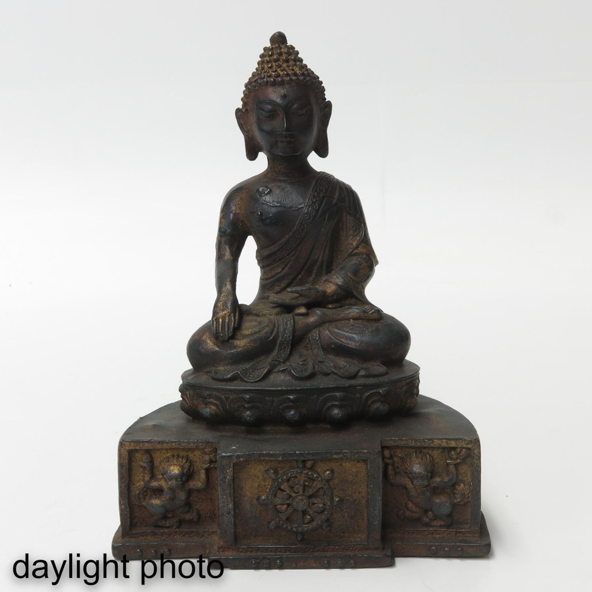 A Bronze Buddha Sculpture - Bild 7 aus 9