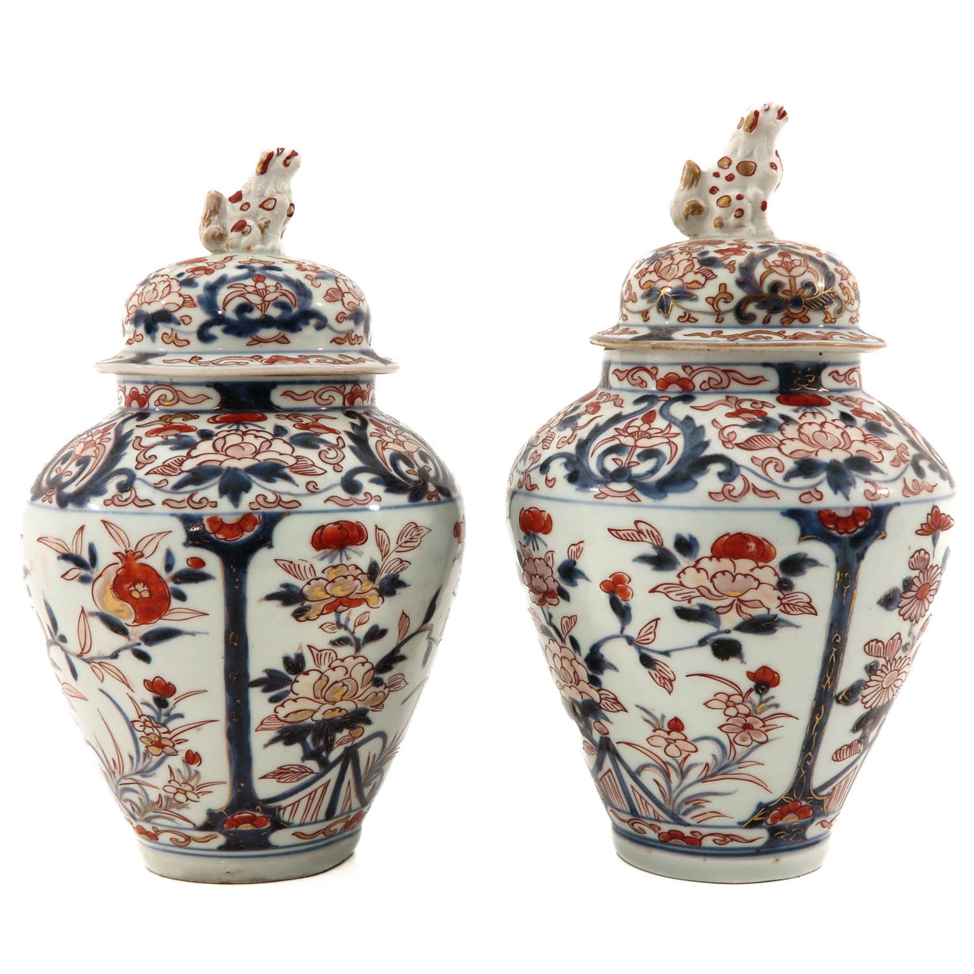A Pair of Arita Jars with Covers - Image 3 of 9