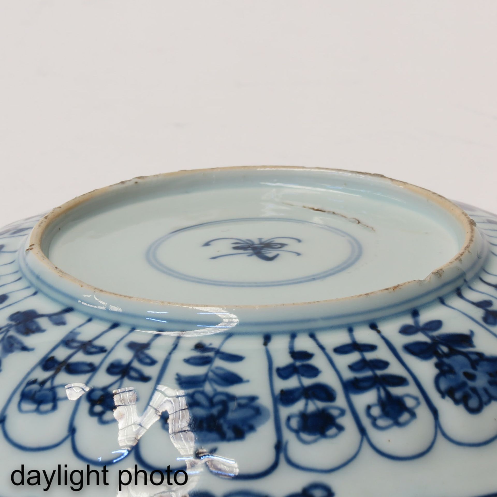 A Pair of Blue and White Plates - Image 8 of 10