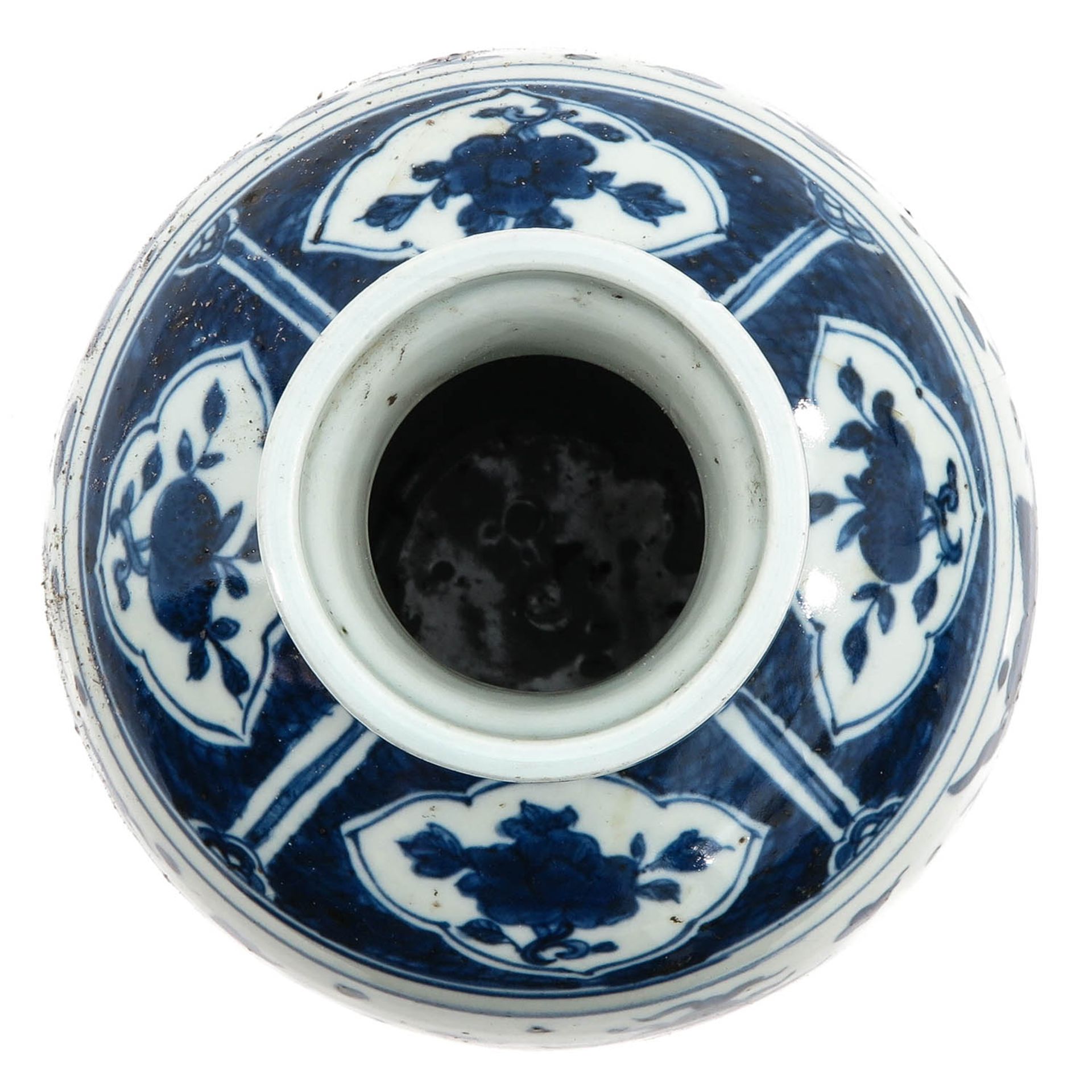 A Blue and White Vase - Image 5 of 9