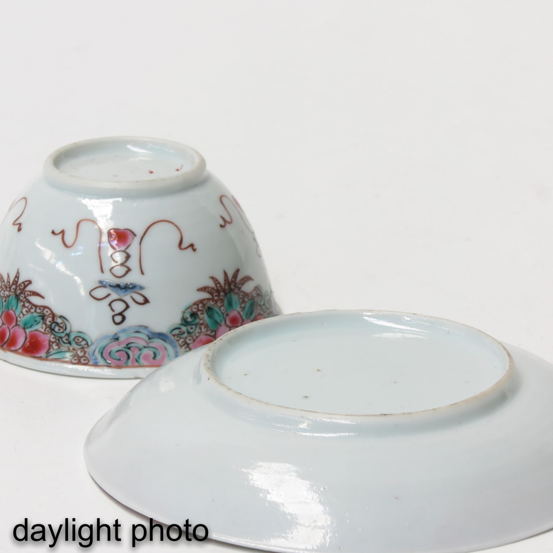 A Series of 6 Famille Rose Cups and Saucers - Image 10 of 10
