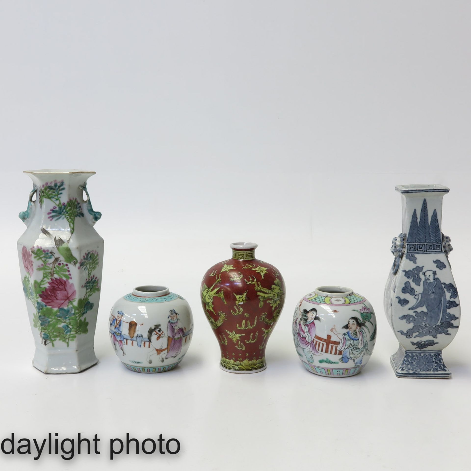 A Diverse Collection of Porcelain - Bild 7 aus 10