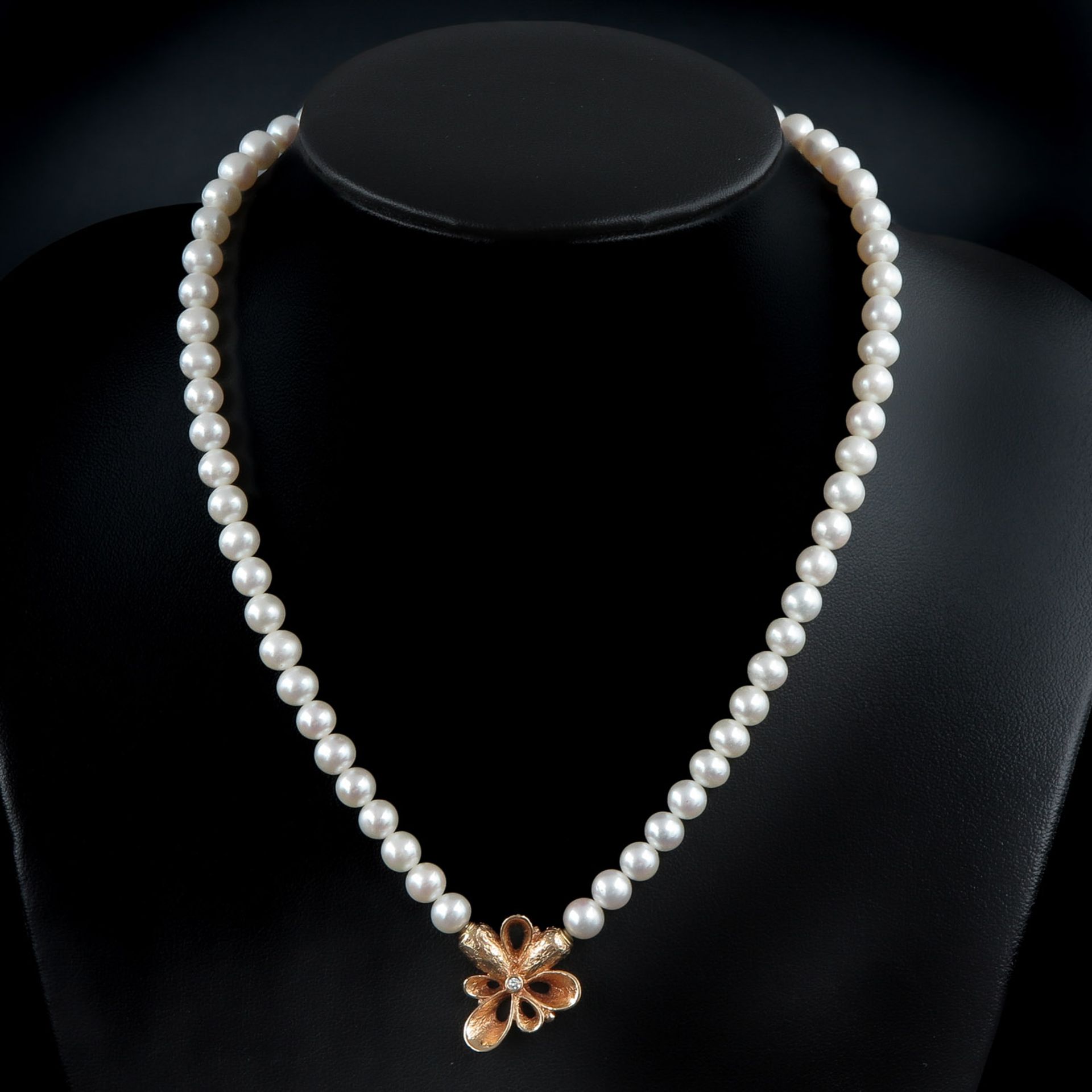 A Pearl Necklace