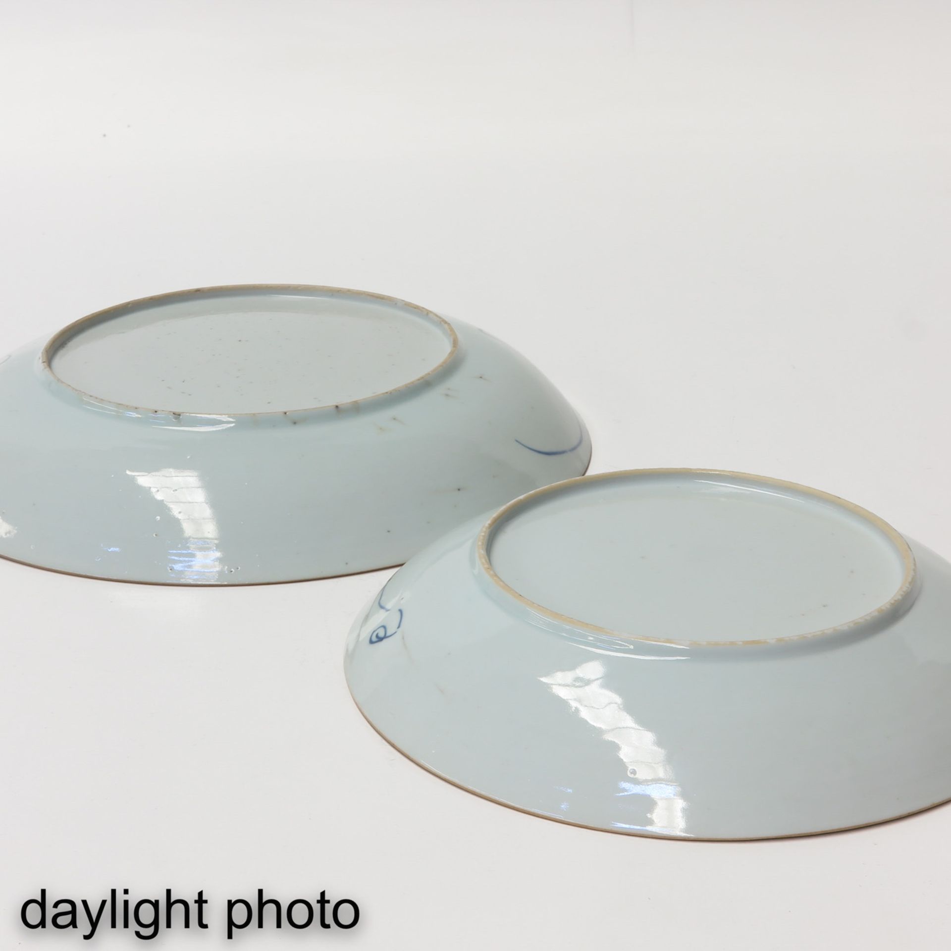 A Lot of 2 Blue and White Plates - Image 8 of 10