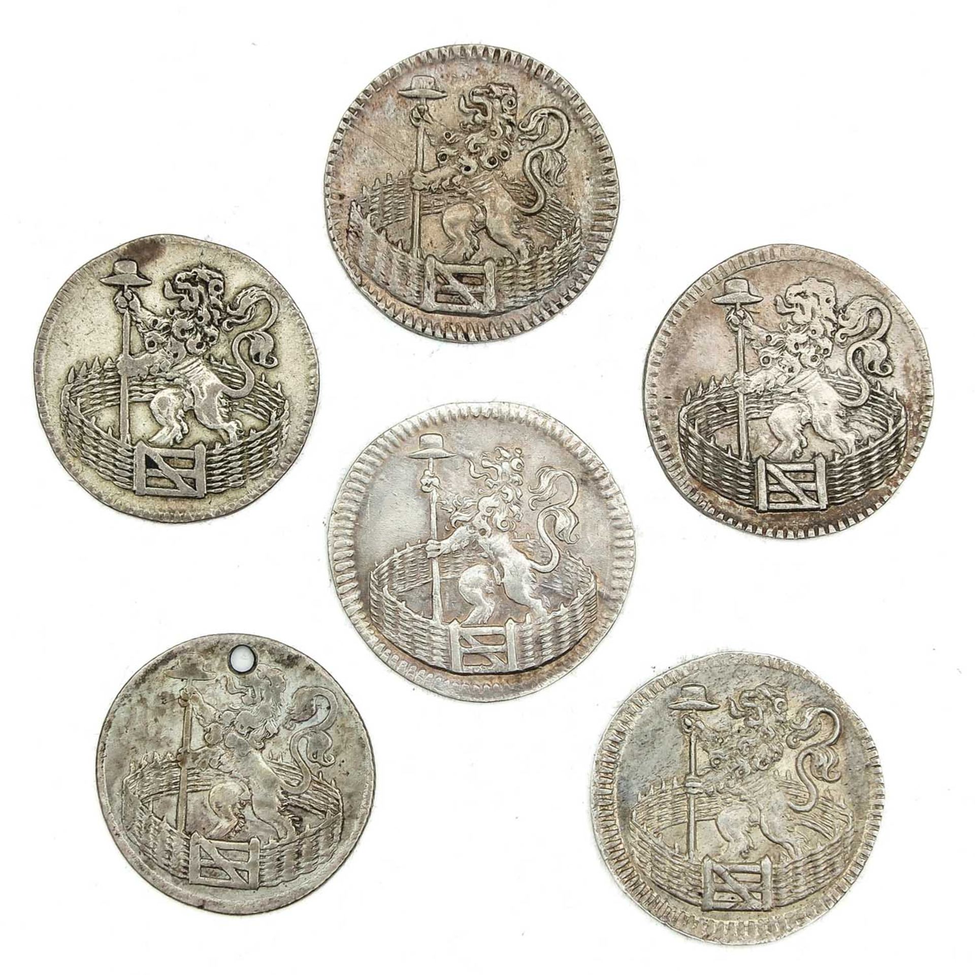 A Collection of 6 Coins - Image 2 of 8