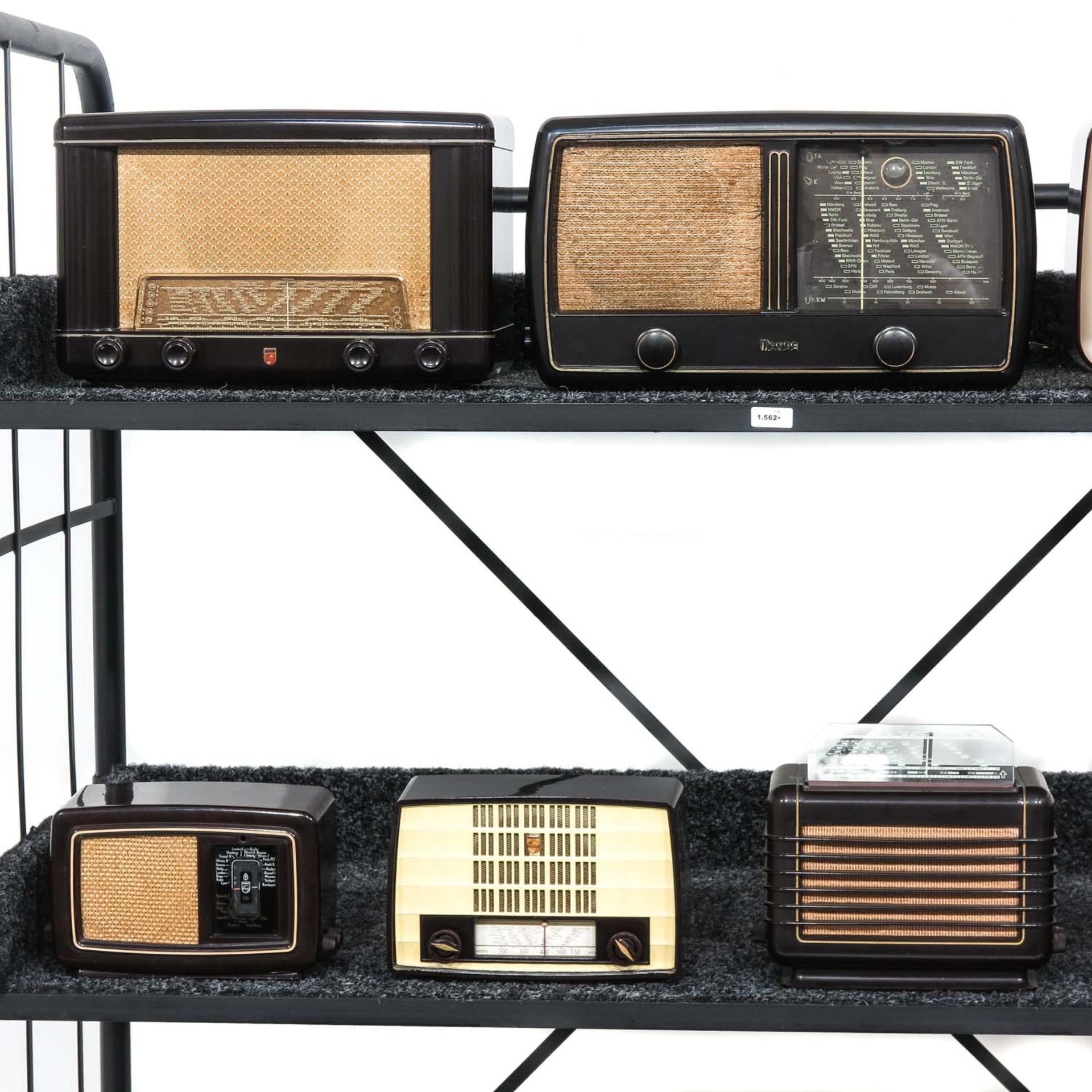 A Collection of 11 Vintage Radios - Bild 2 aus 6