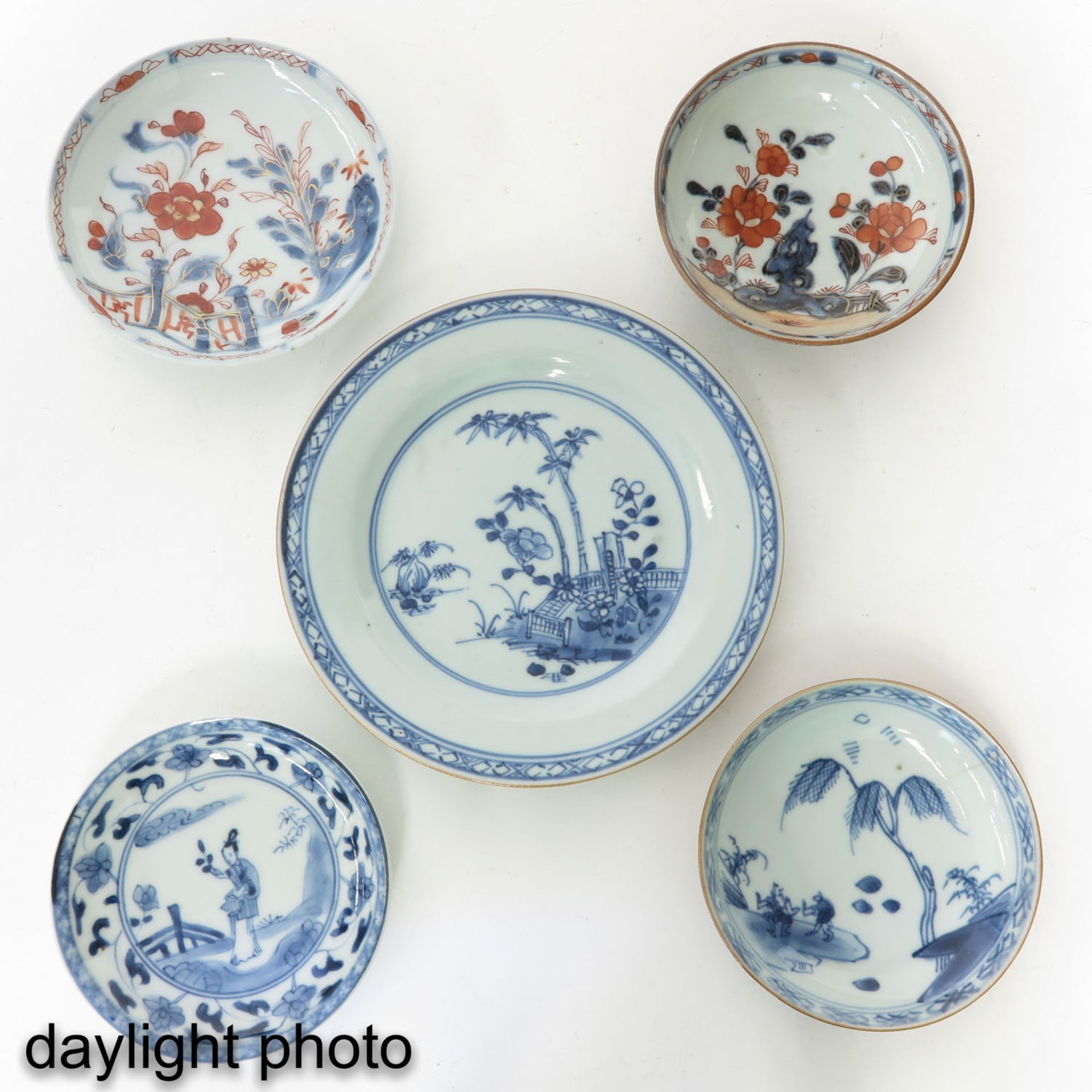 A Collection of 8 Small Plates - Image 9 of 10