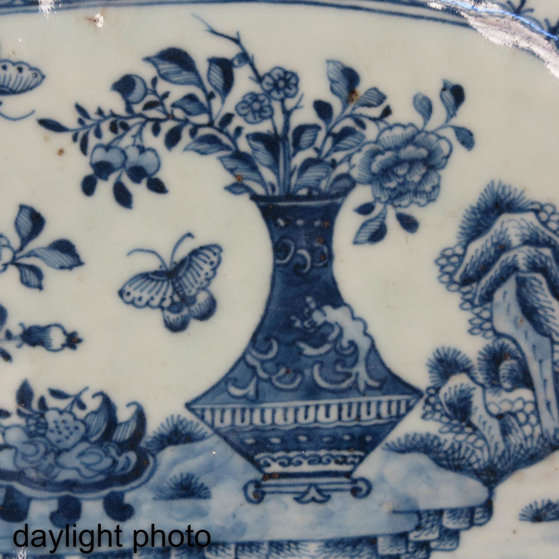 A Pair of Blue and White Serving Trays - Bild 9 aus 9