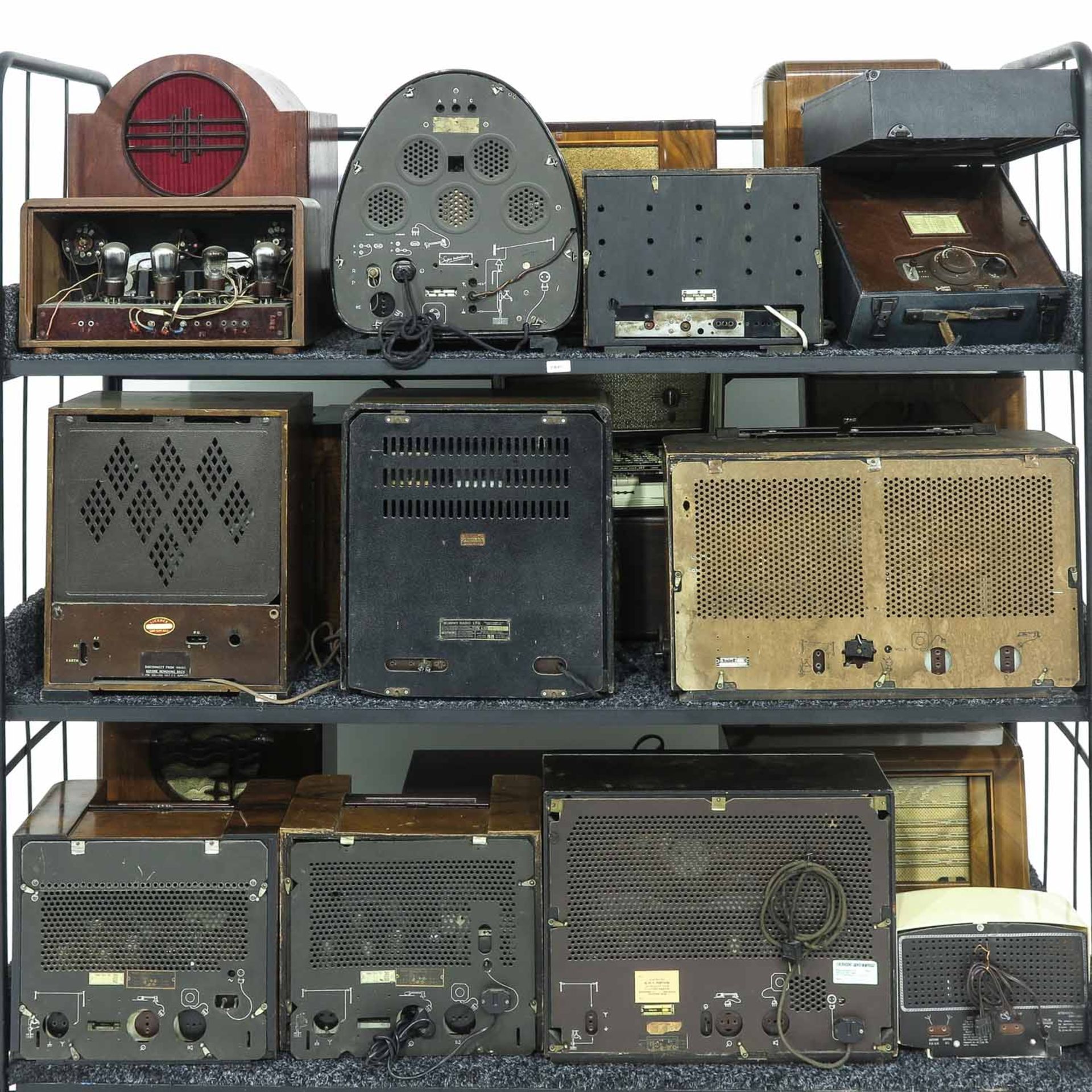 A Collection of 21 Vintage Radios - Bild 2 aus 4