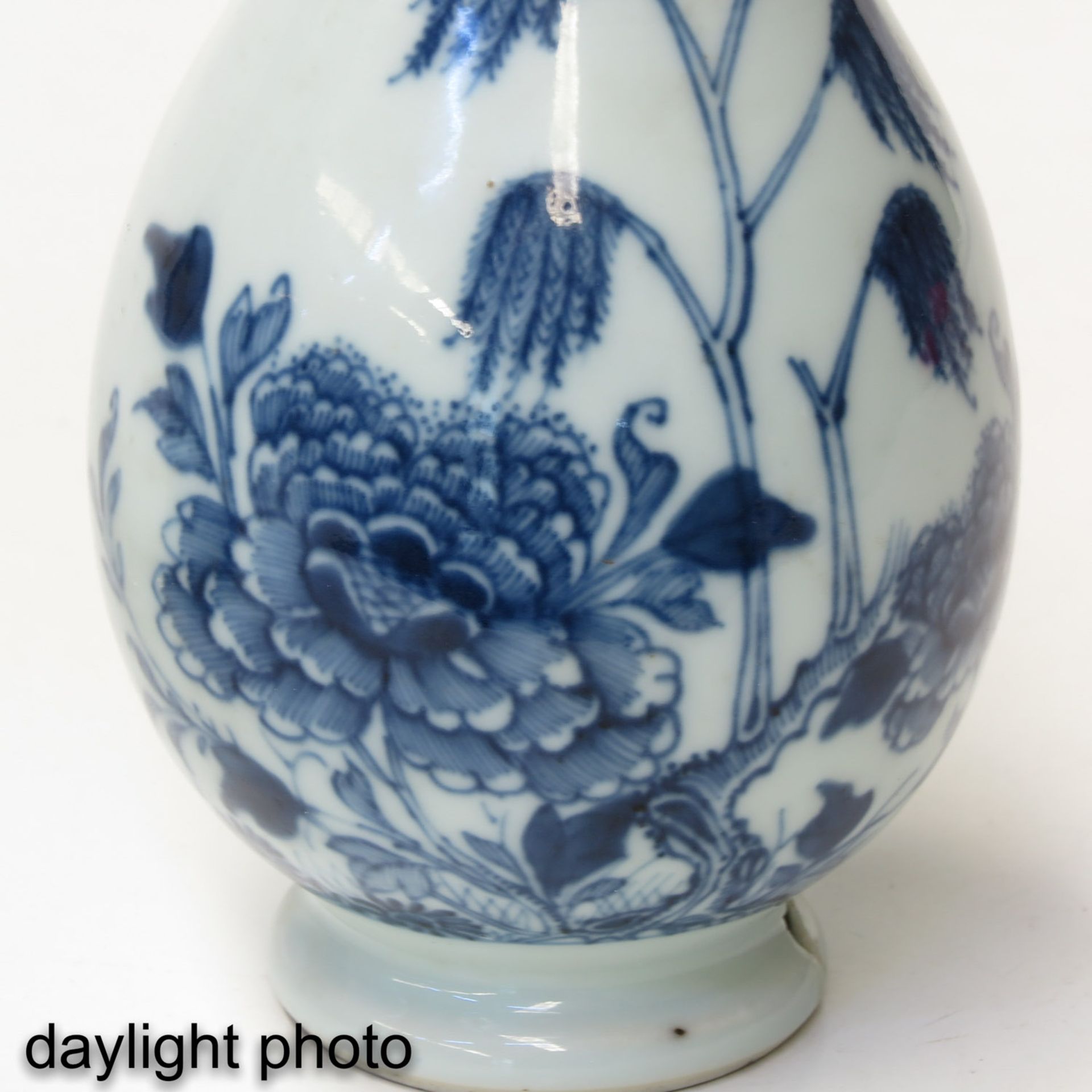 A Lot of 2 Blue and White Vases - Image 10 of 10