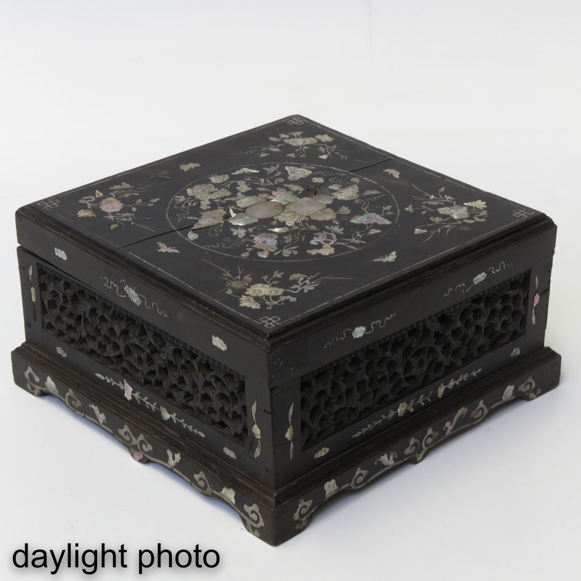 A Mother of Pearl Box - Image 7 of 10