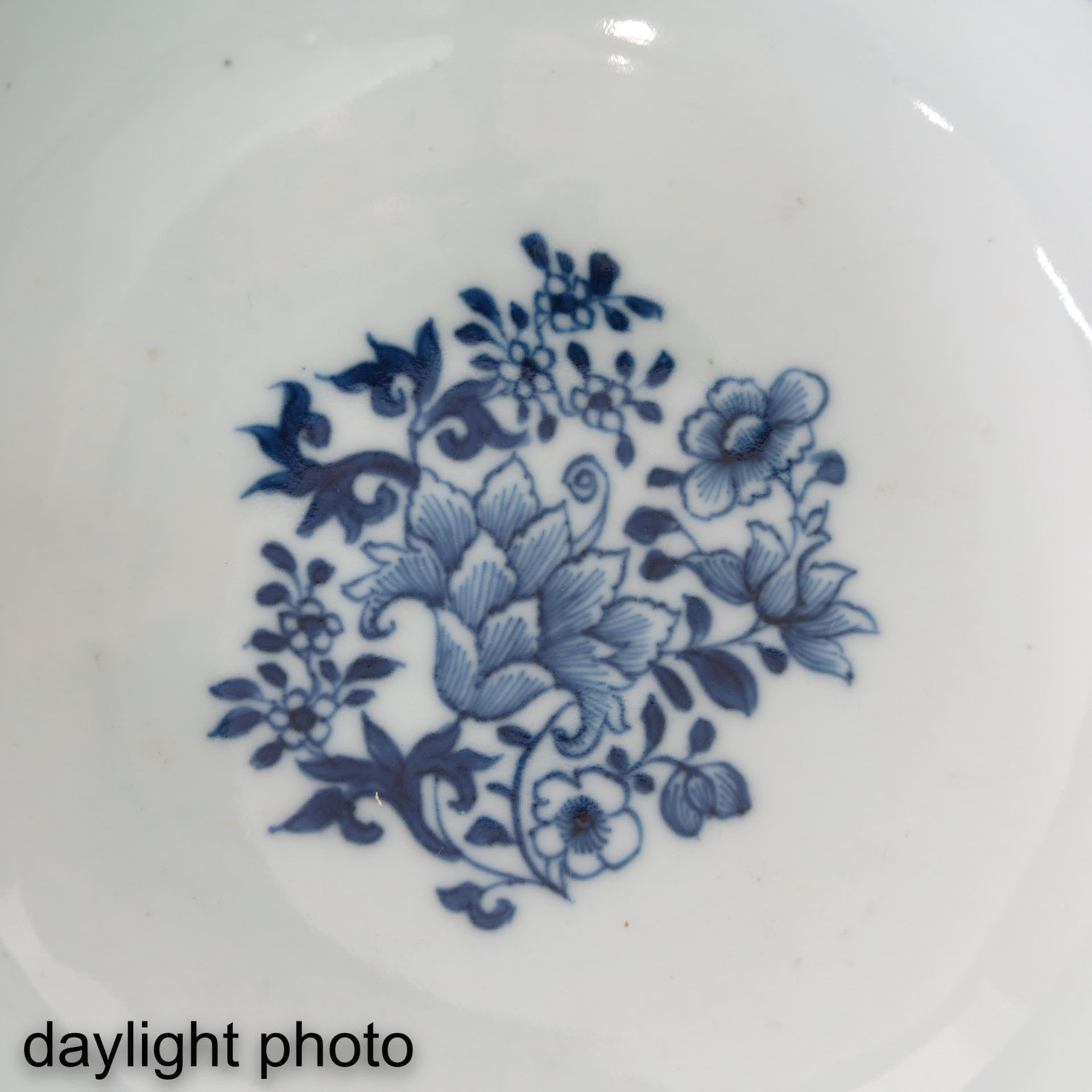 A Collection of 4 Blue and White Bowls - Image 10 of 10